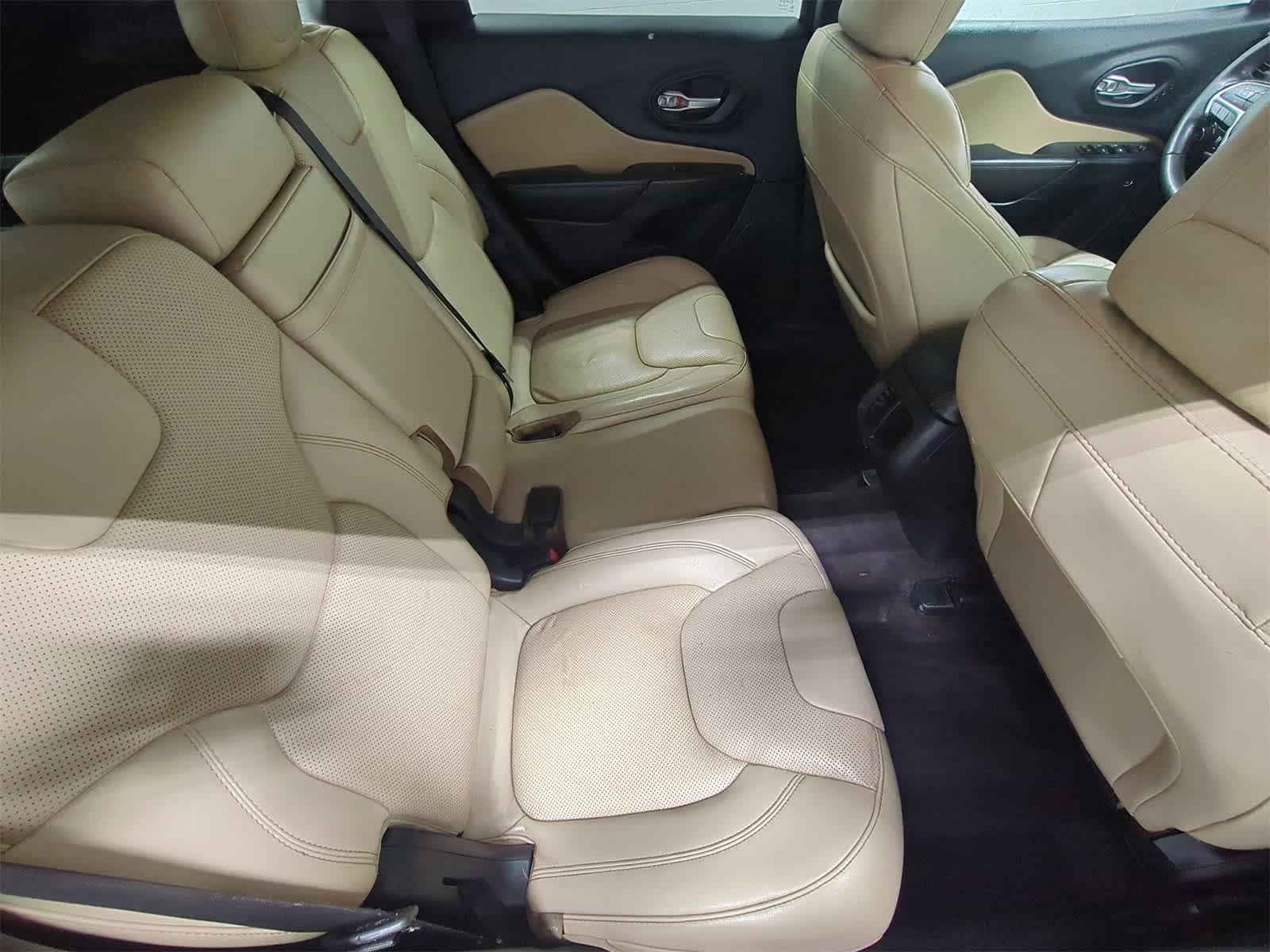Thumbnail: 2016 Jeep Cherokee - 21