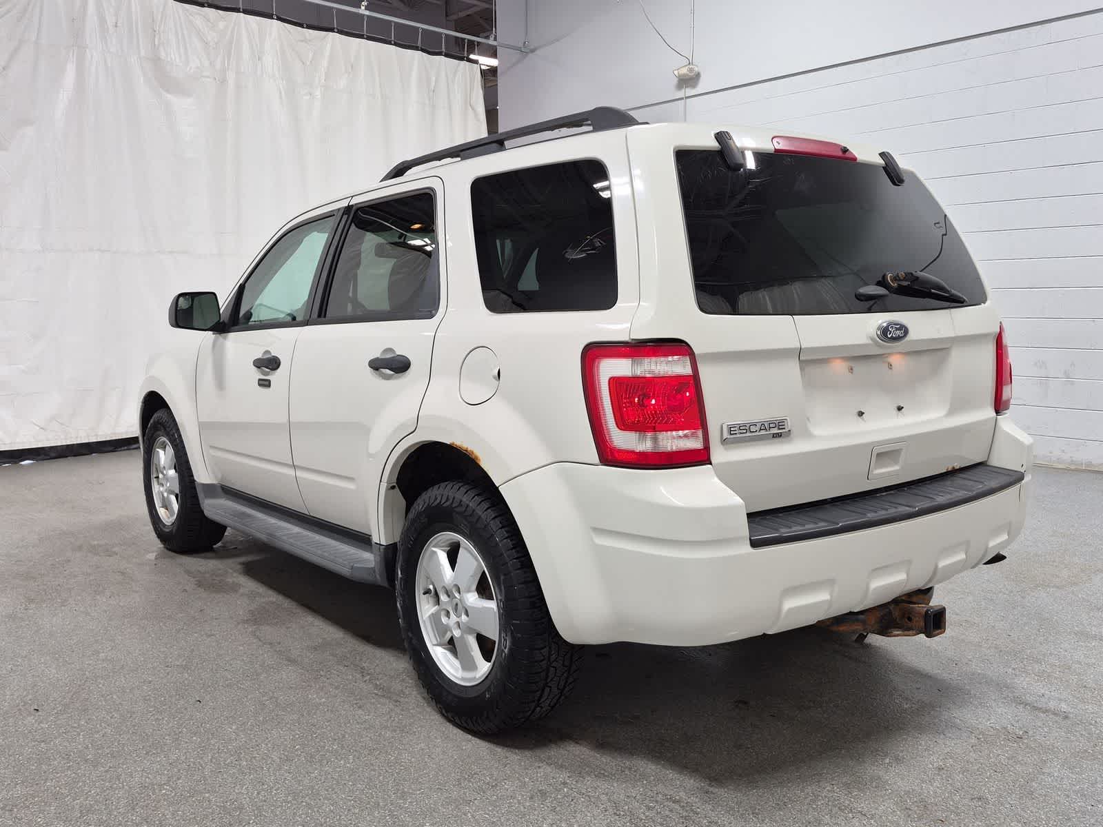 Thumbnail: 2011 Ford Escape - 11