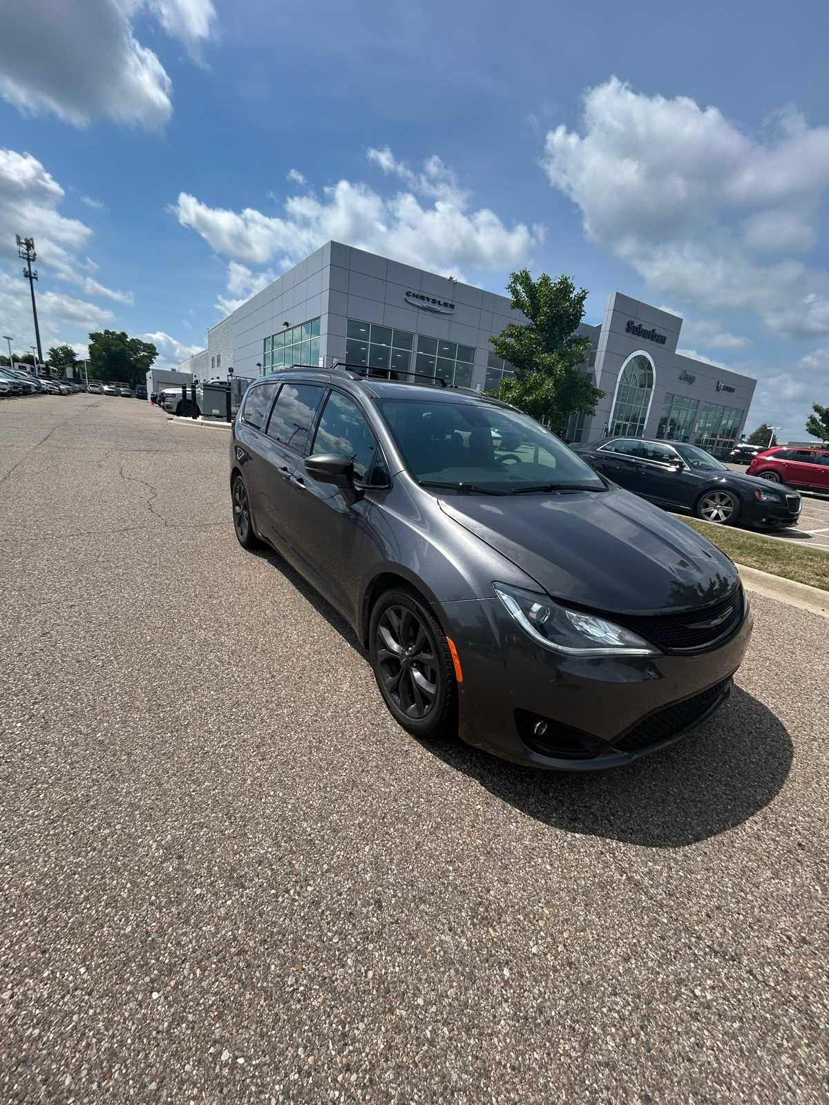 Thumbnail: 2019 Chrysler Pacifica - 8