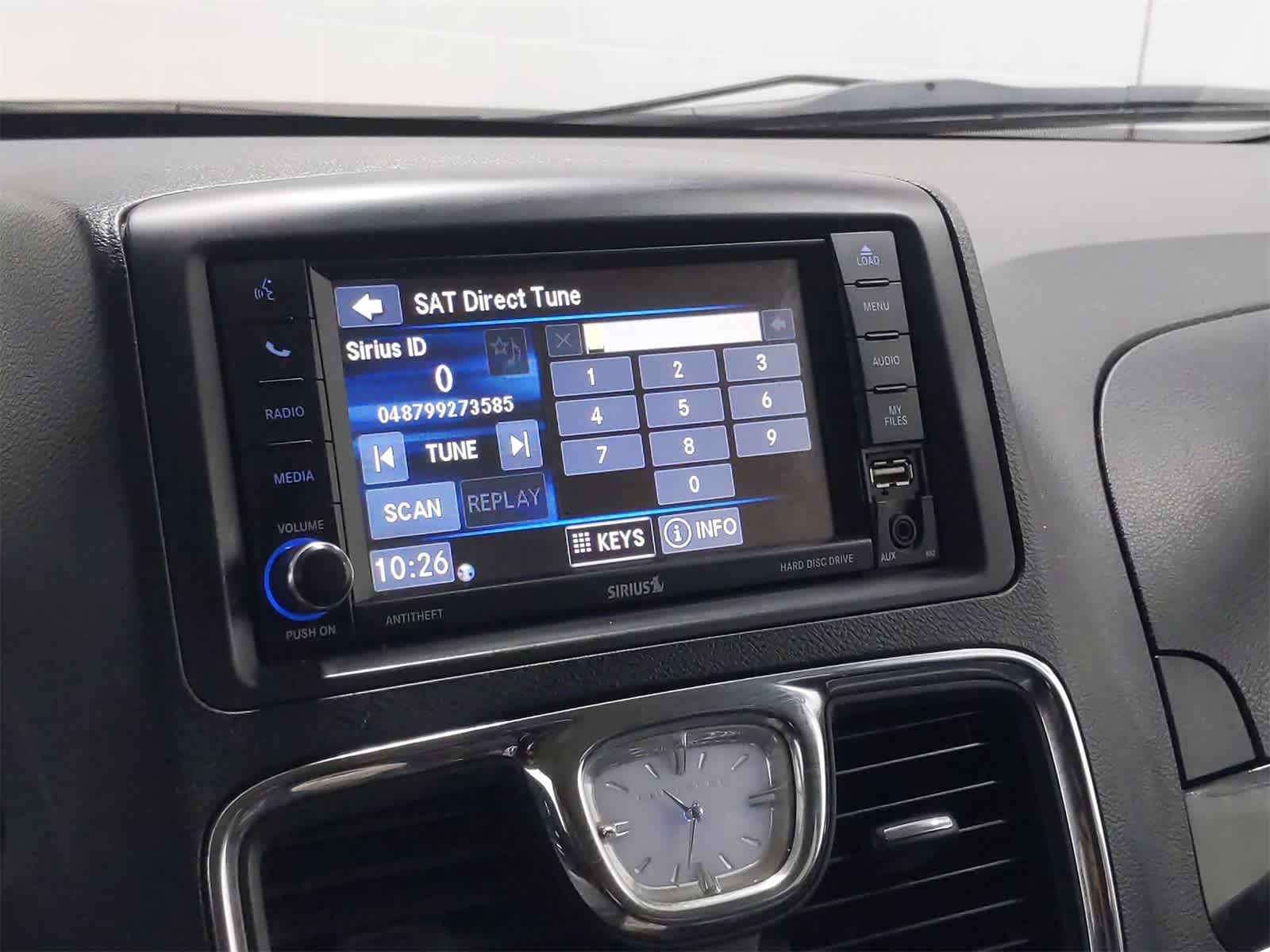 Thumbnail: 2014 Chrysler Town & Country - 28