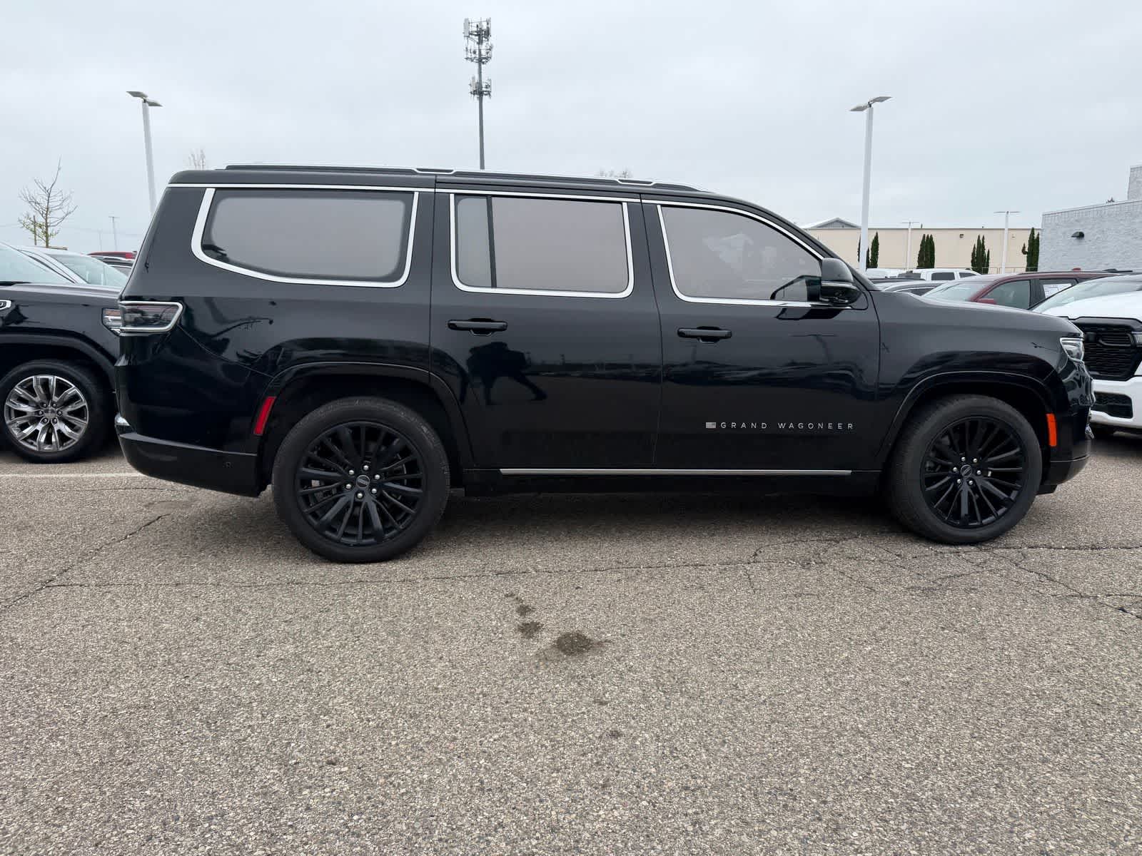 Thumbnail: 2022 Jeep Grand Wagoneer - 10