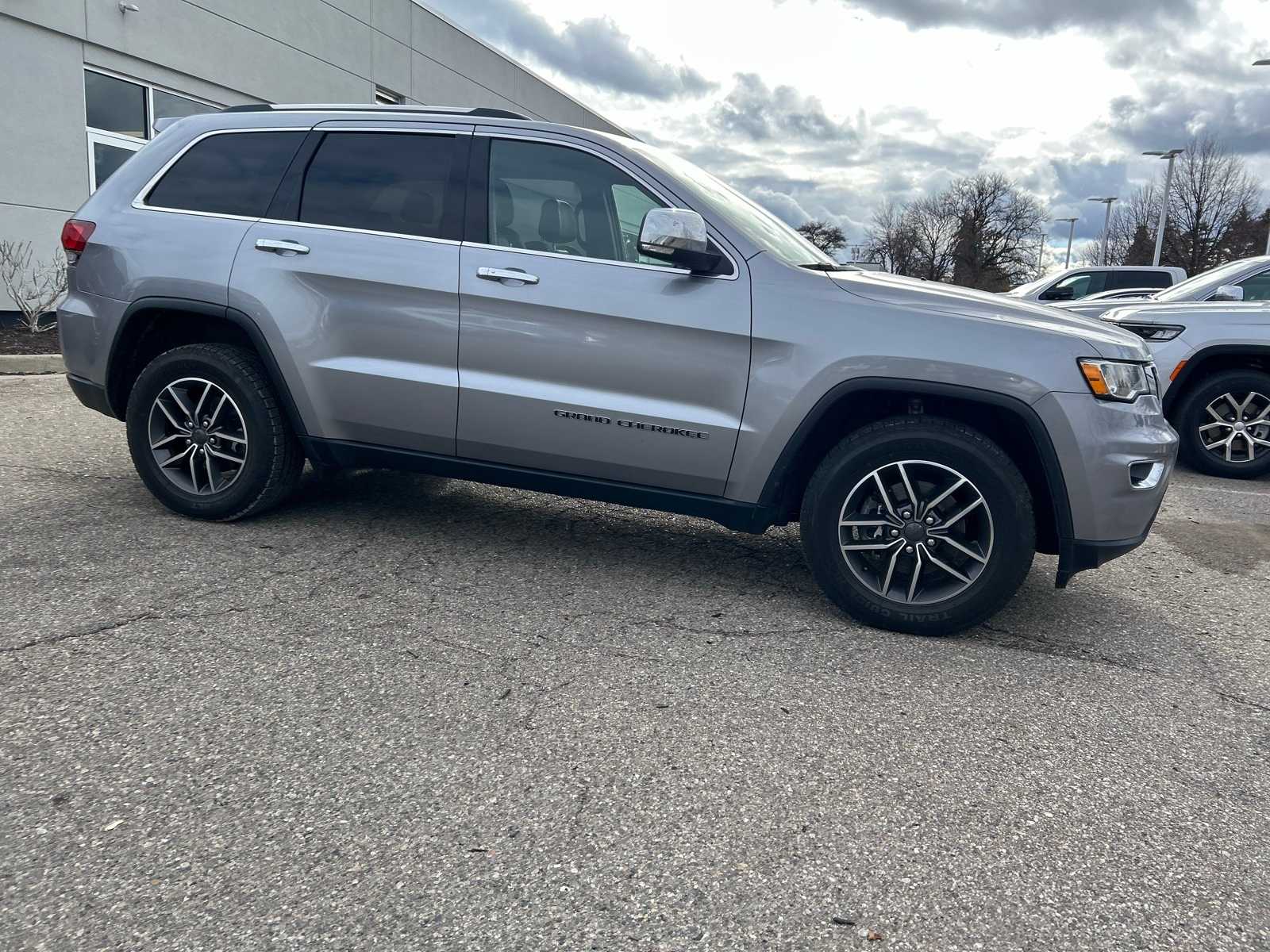 Thumbnail: 2020 Jeep Grand Cherokee - 6