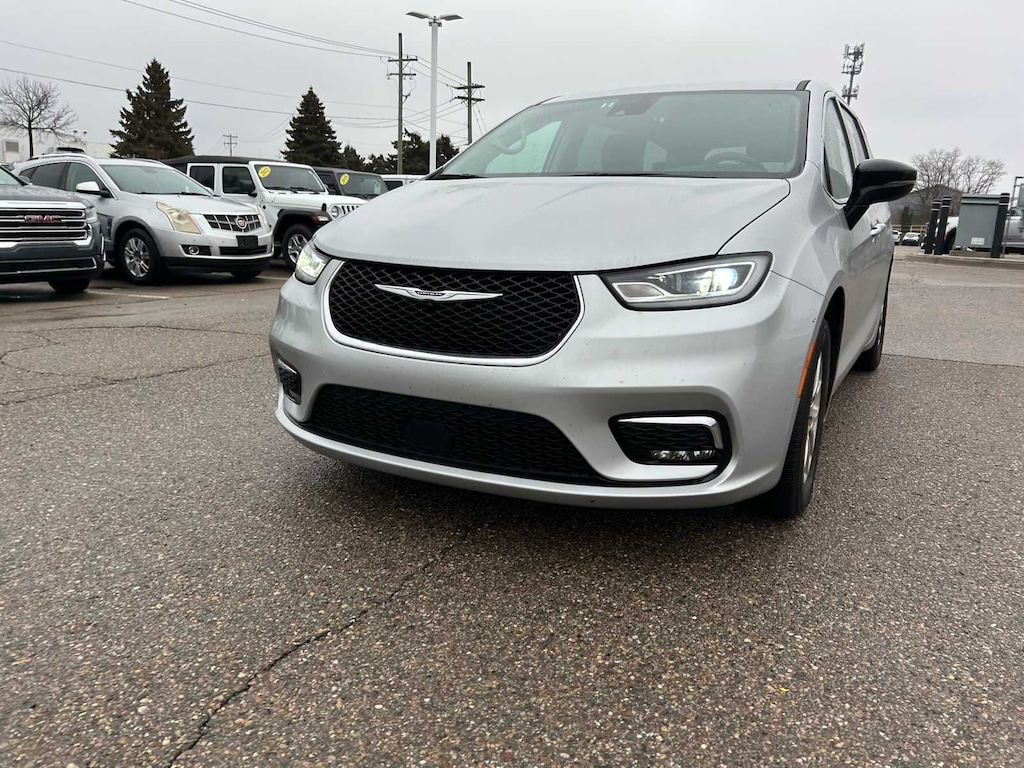 Used 2024 Chrysler Pacifica Touring L Van