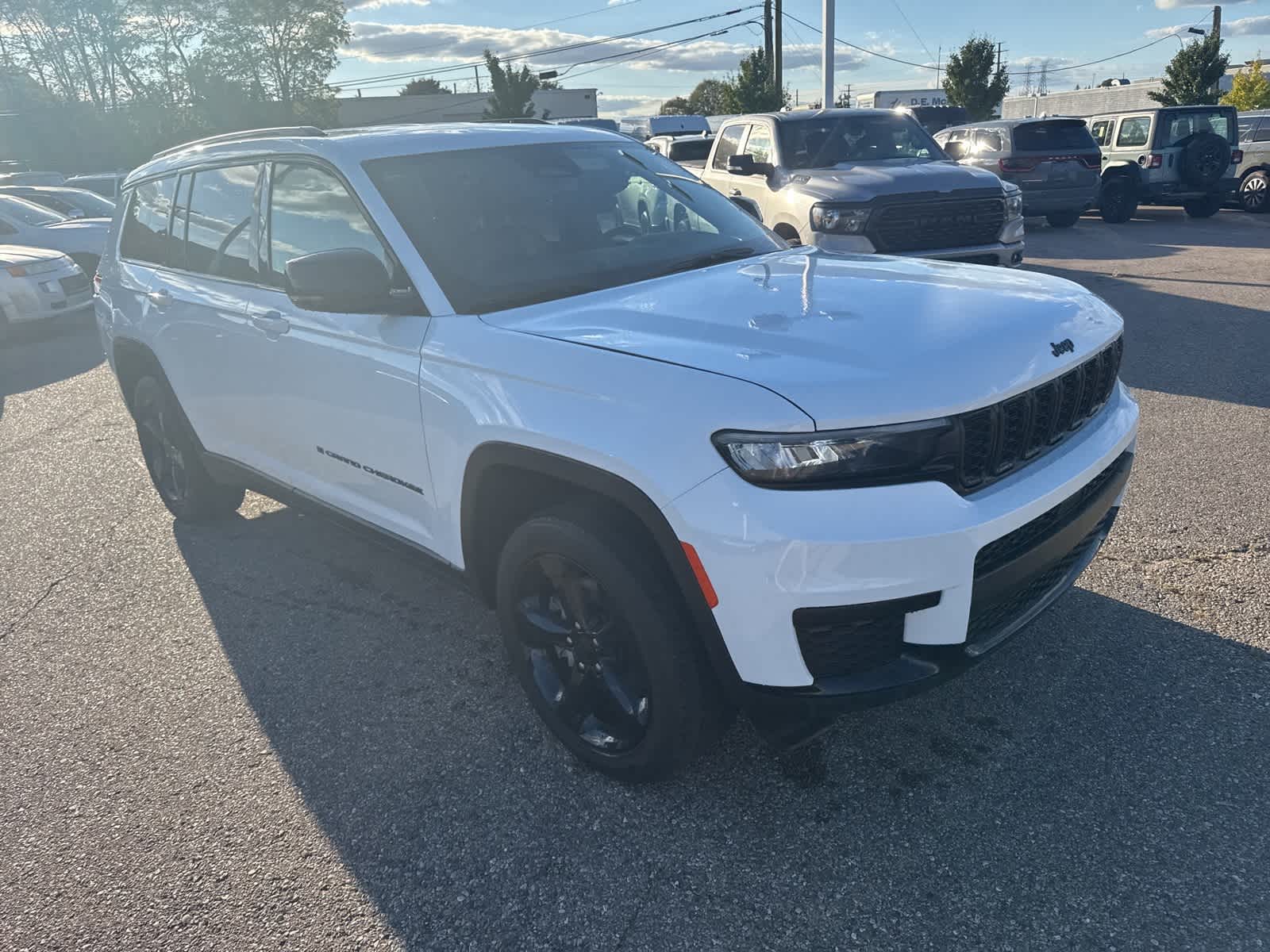 Thumbnail: 2023 Jeep Grand Cherokee L - 9
