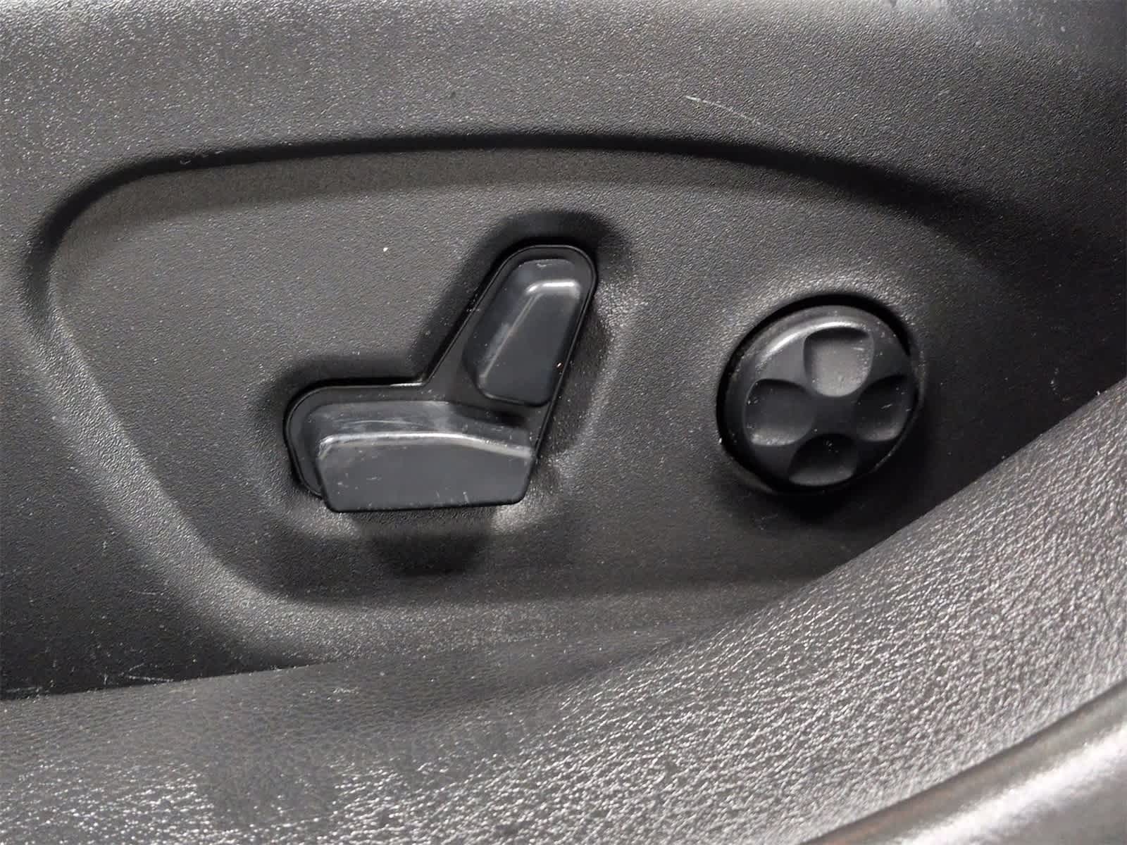 Thumbnail: 2015 Chrysler 200 - 18