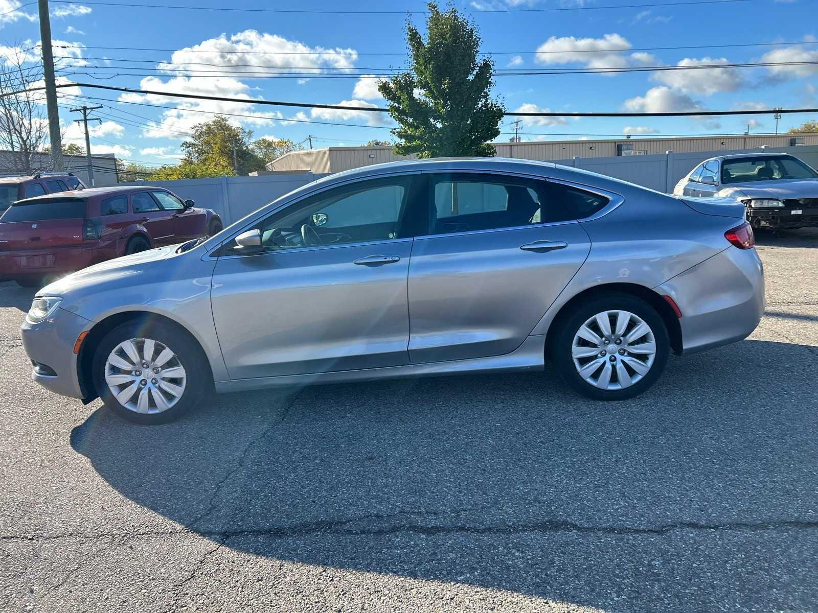 Thumbnail: 2015 Chrysler 200 - 31