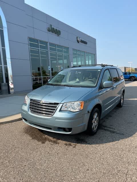 Used 2009 Chrysler Town & Country Touring with VIN 2A8HR54199R509492 for sale in Farmington, MI