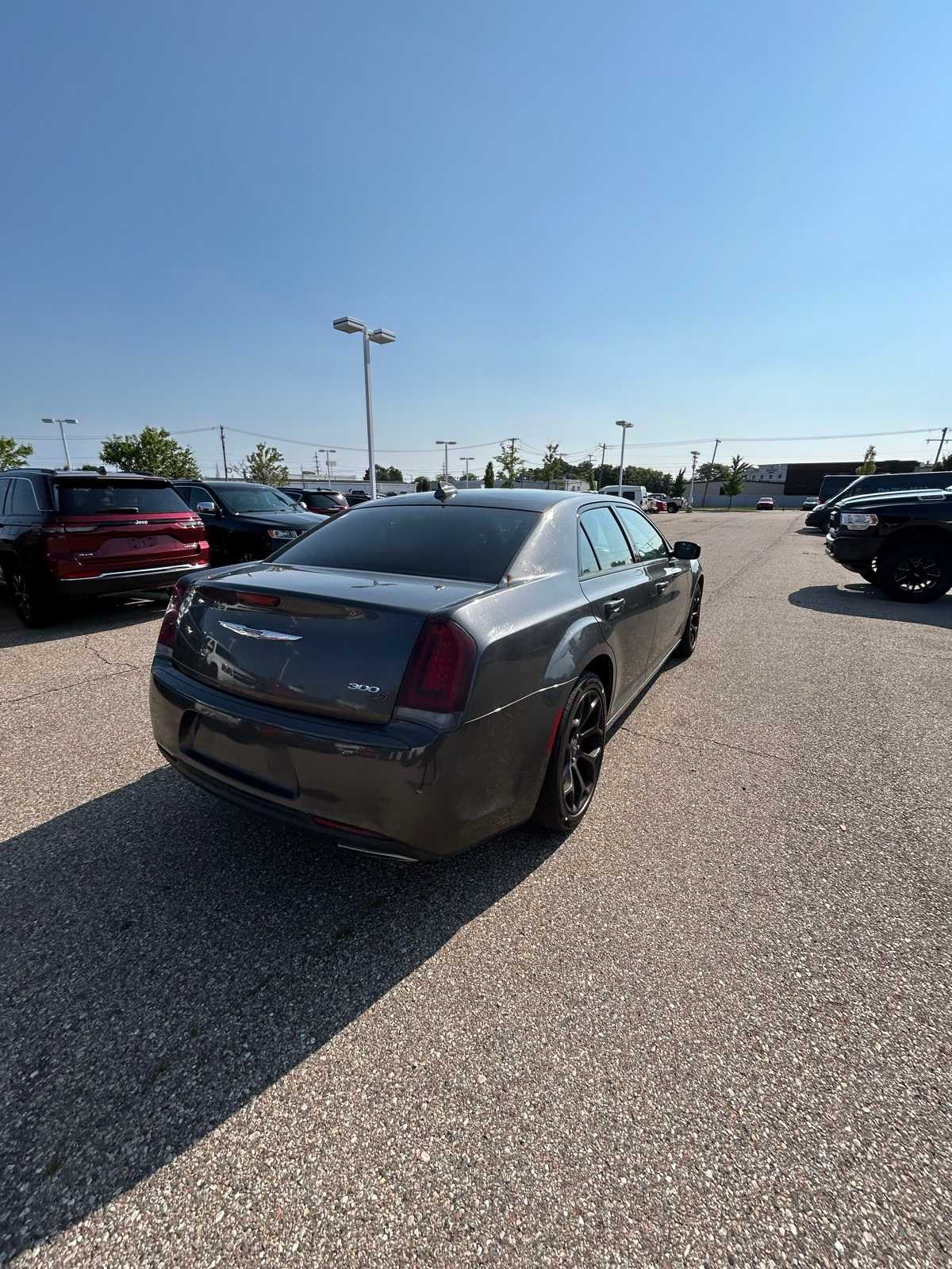 Thumbnail: 2019 Chrysler 300 - 17