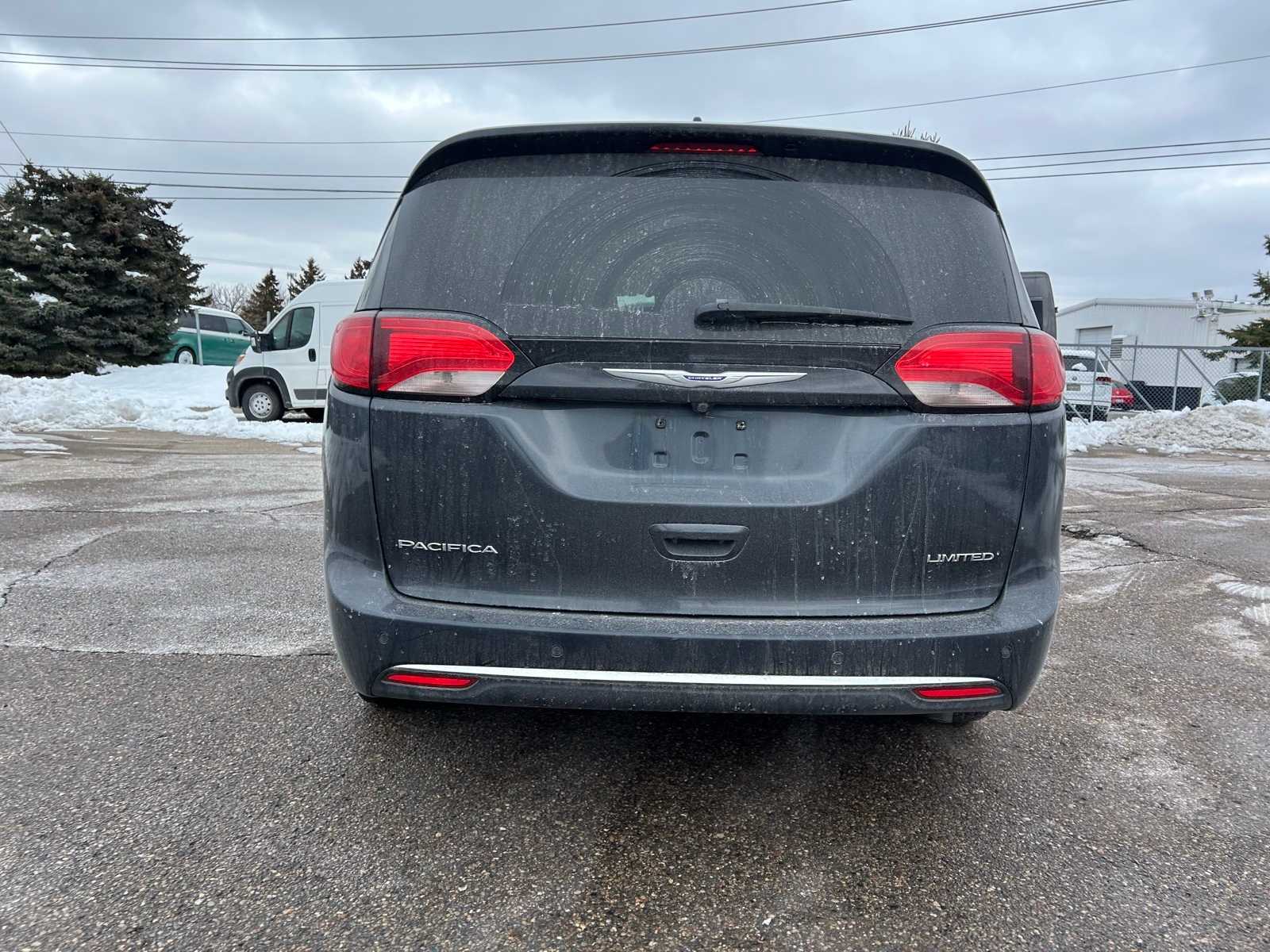 Thumbnail: 2020 Chrysler Pacifica - 18