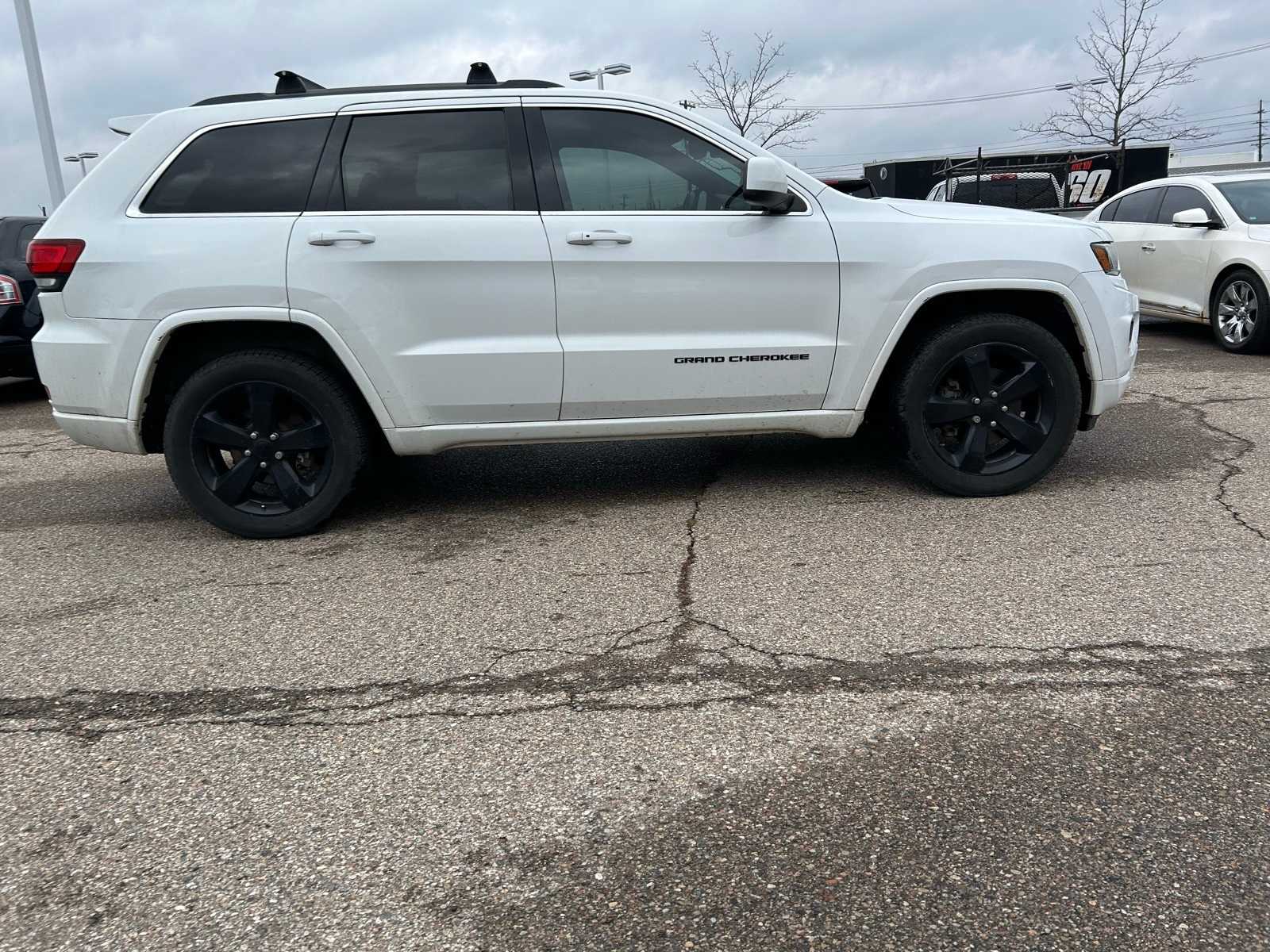 Thumbnail: 2015 Jeep Grand Cherokee - 8