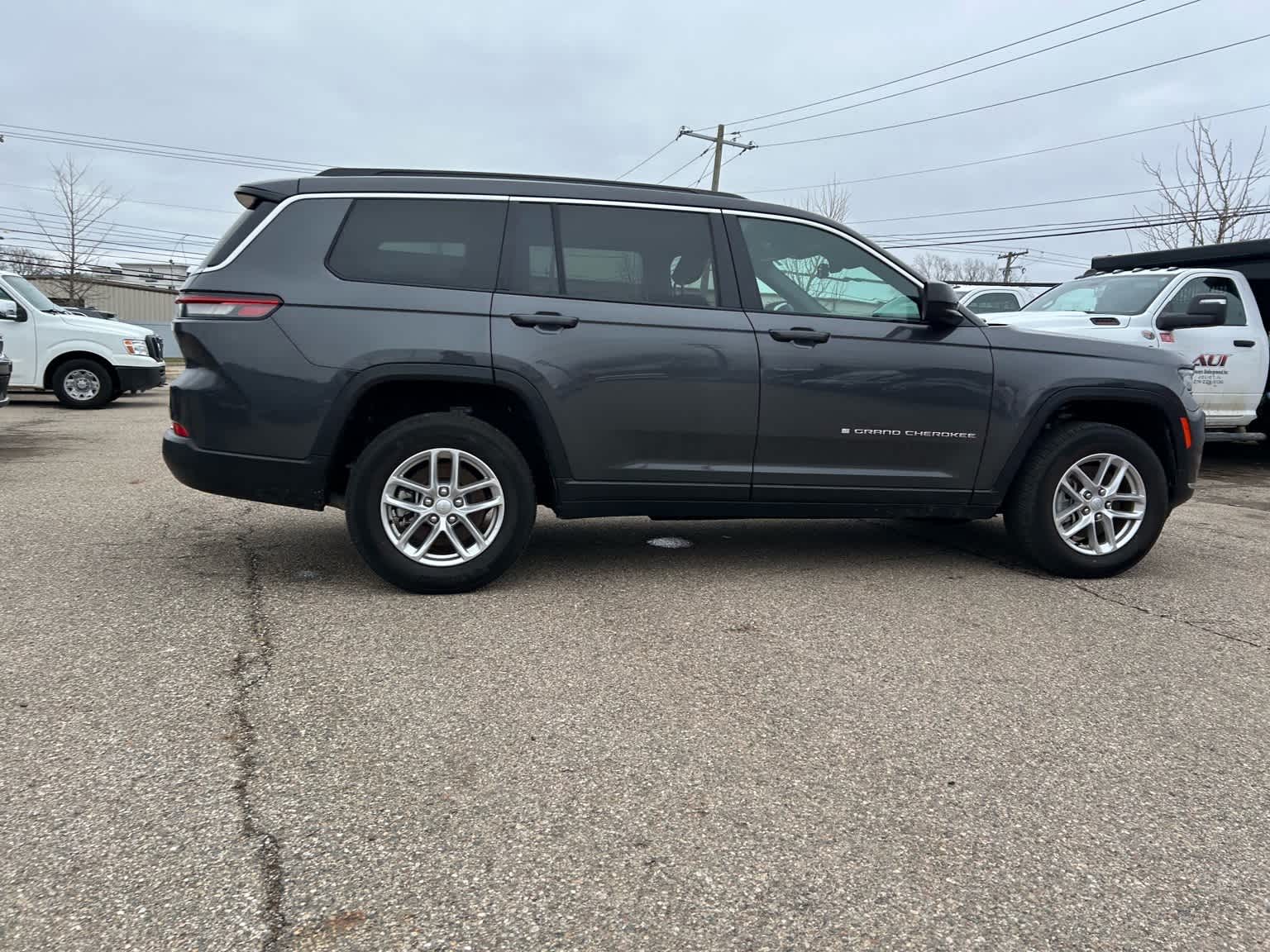 Thumbnail: 2024 Jeep Grand Cherokee L - 16