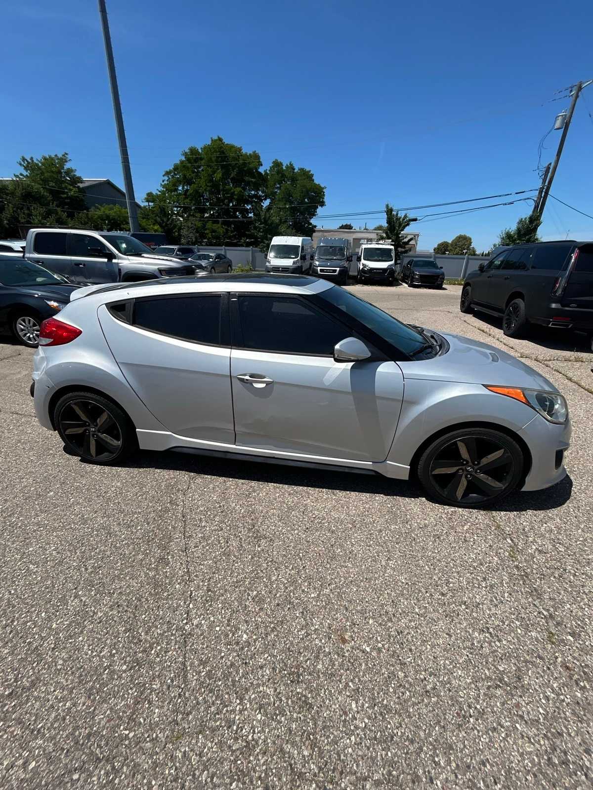 Thumbnail: 2015 Hyundai Veloster - 11