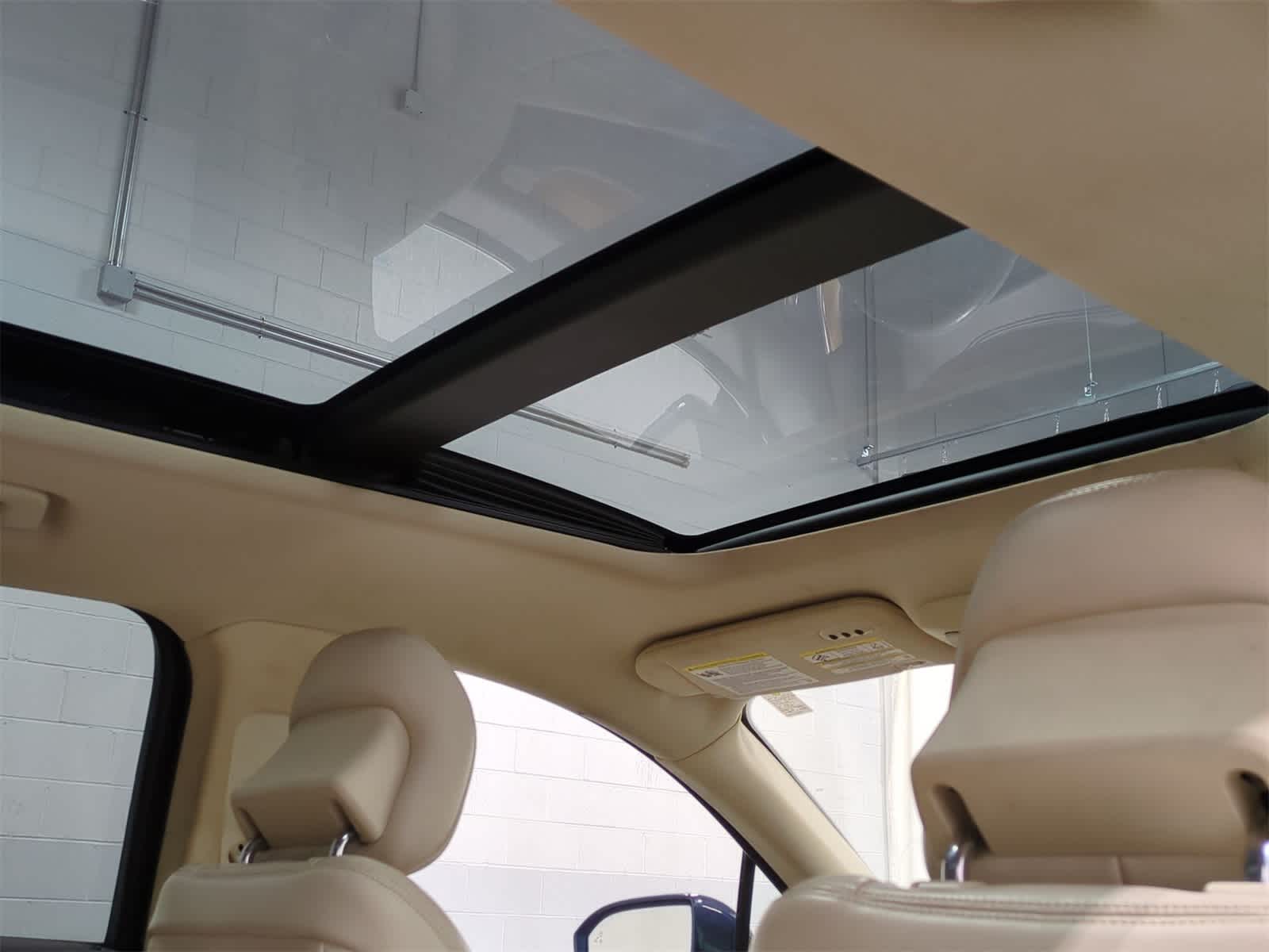 Thumbnail: 2015 Lincoln MKC - 23