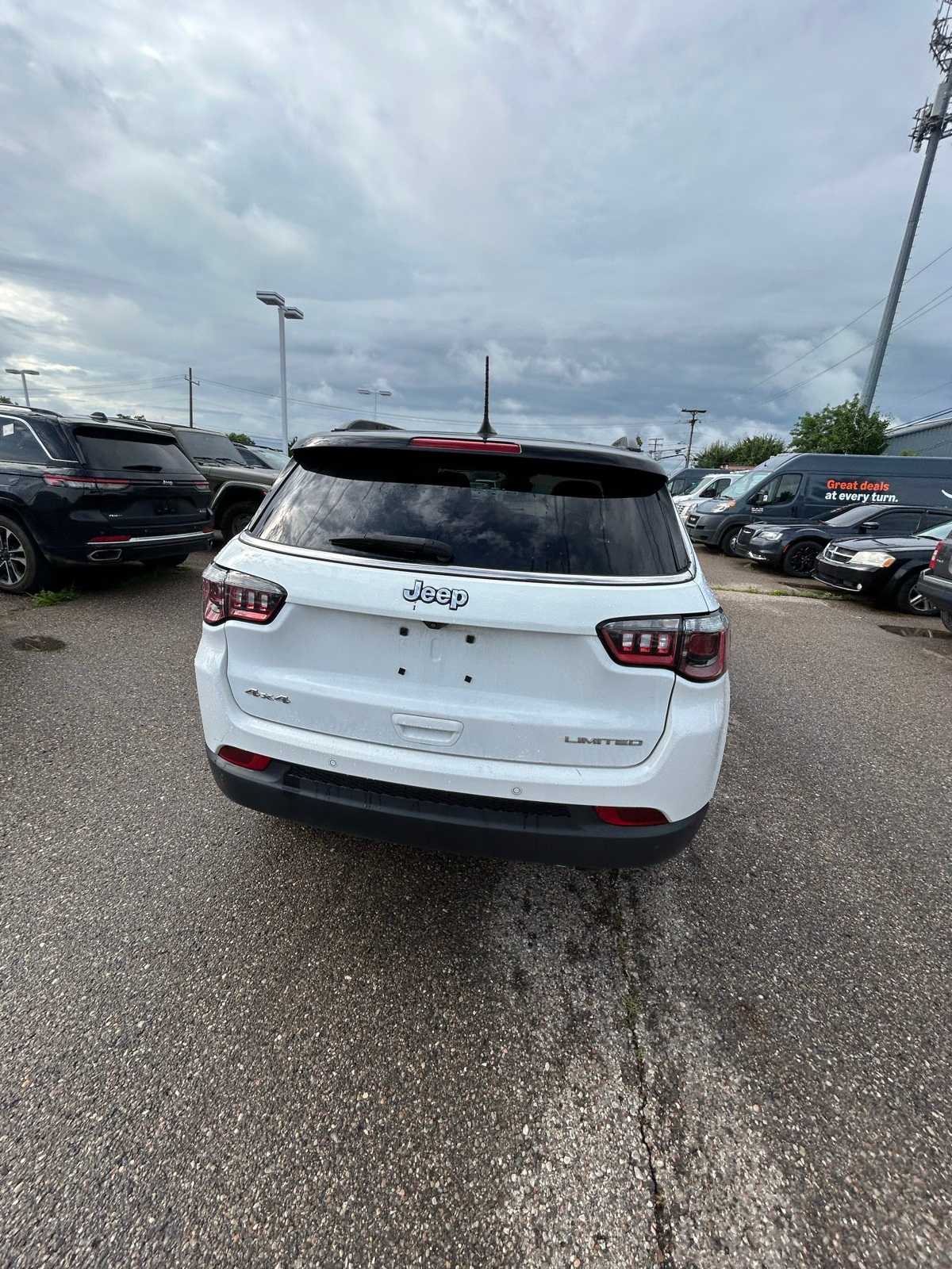 Thumbnail: 2022 Jeep Compass - 18