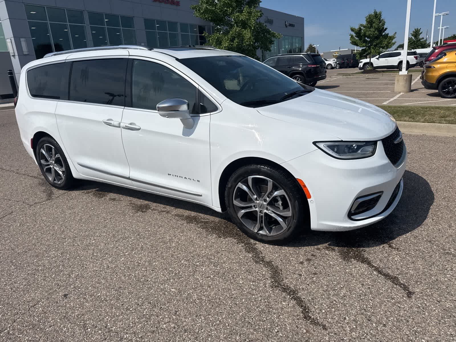 Thumbnail: 2022 Chrysler Pacifica - 8