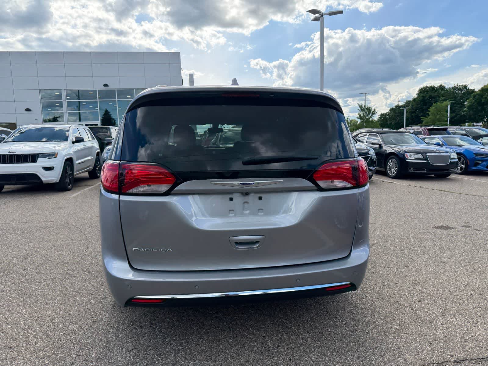 Thumbnail: 2018 Chrysler Pacifica - 17