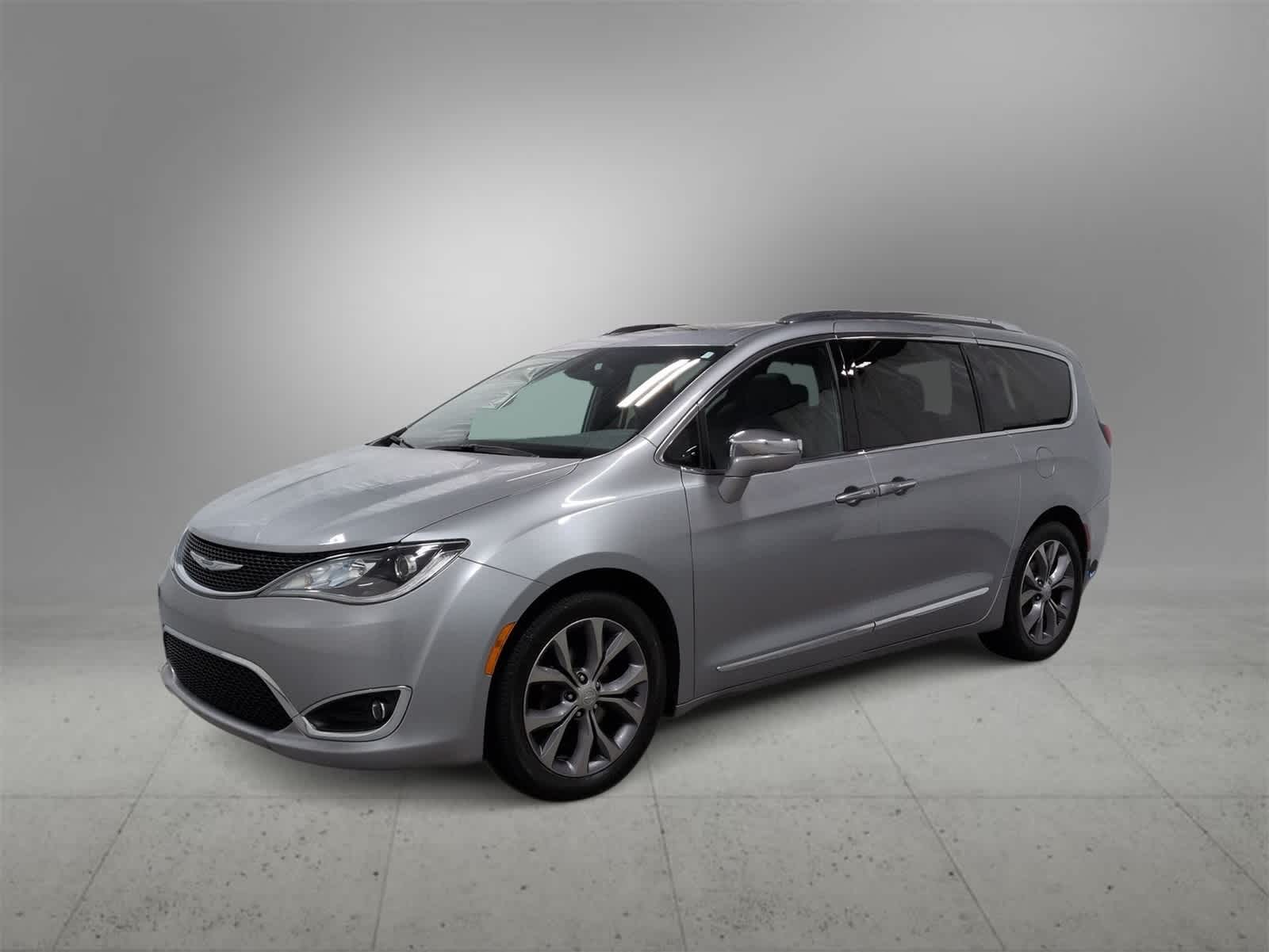 Thumbnail: 2020 Chrysler Pacifica - 4