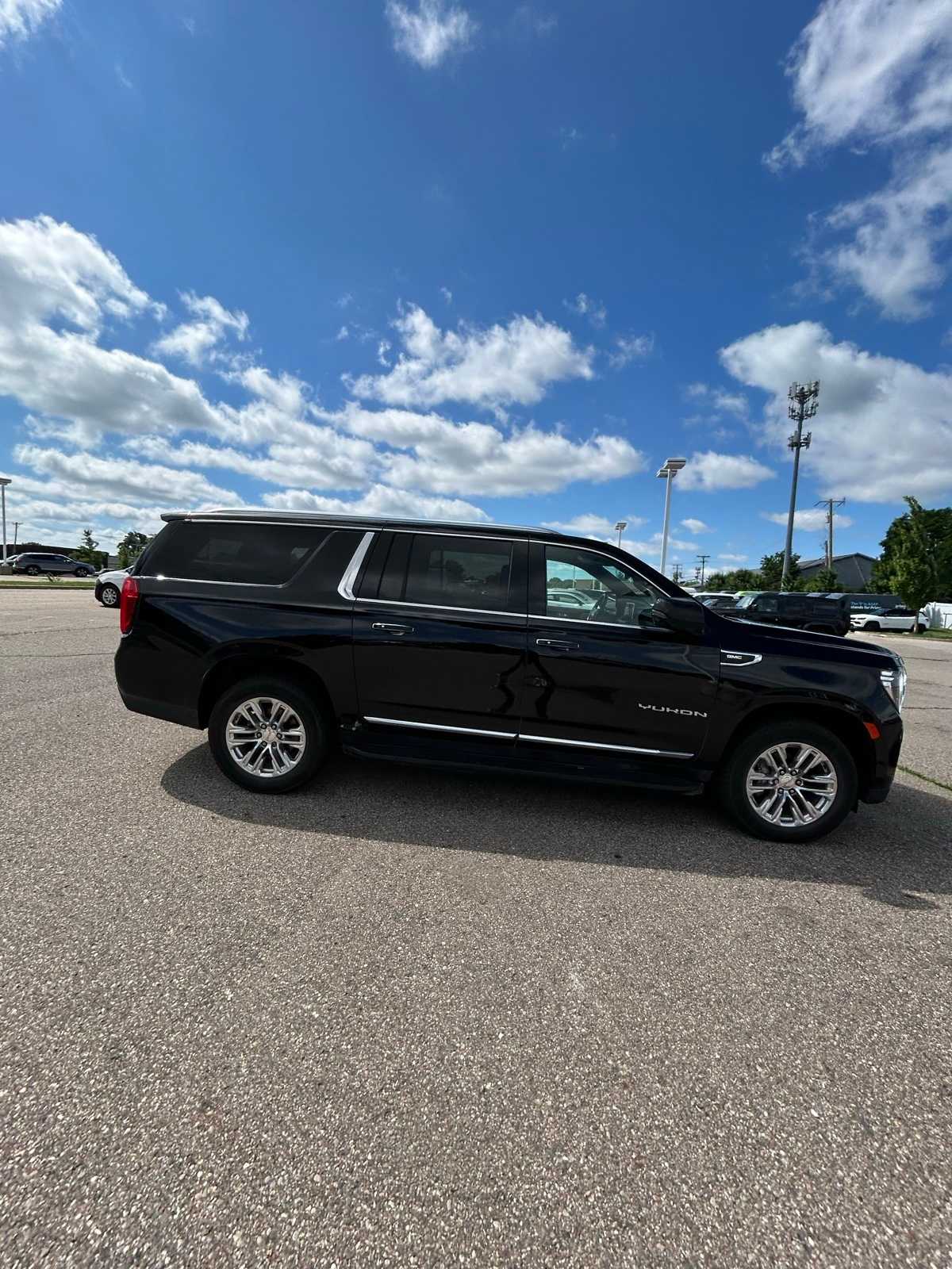 Thumbnail: 2021 GMC Yukon XL - 10