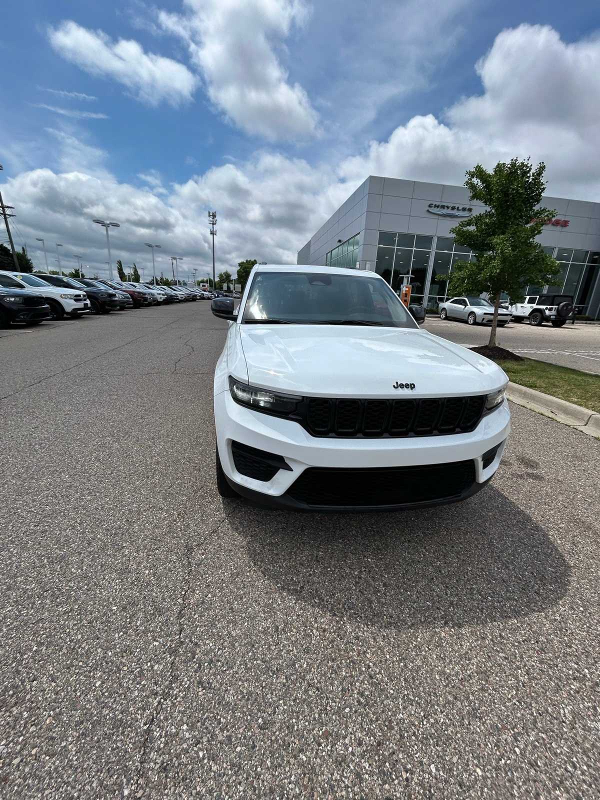 Thumbnail: 2023 Jeep Grand Cherokee - 4