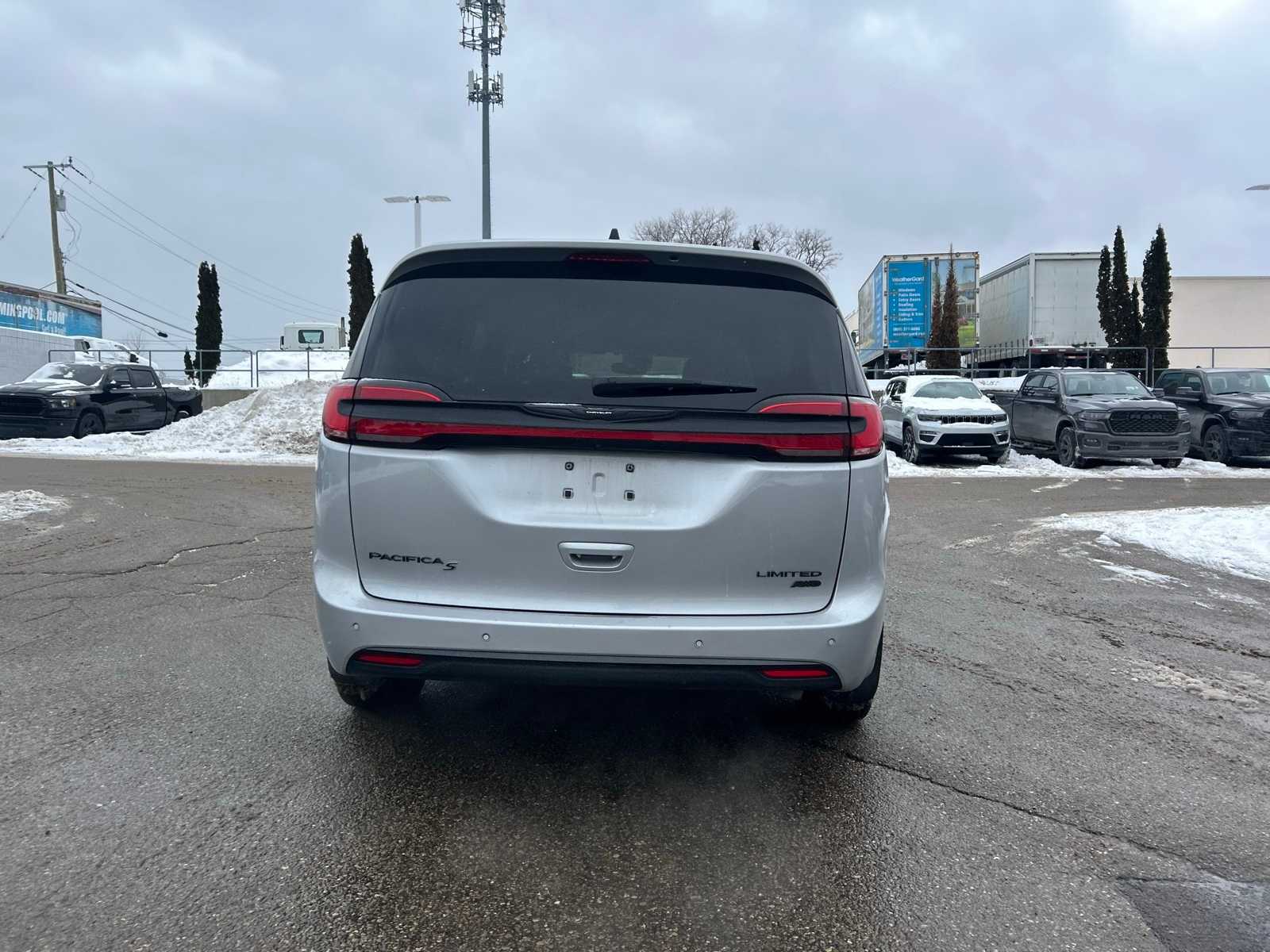 Thumbnail: 2023 Chrysler Pacifica - 23