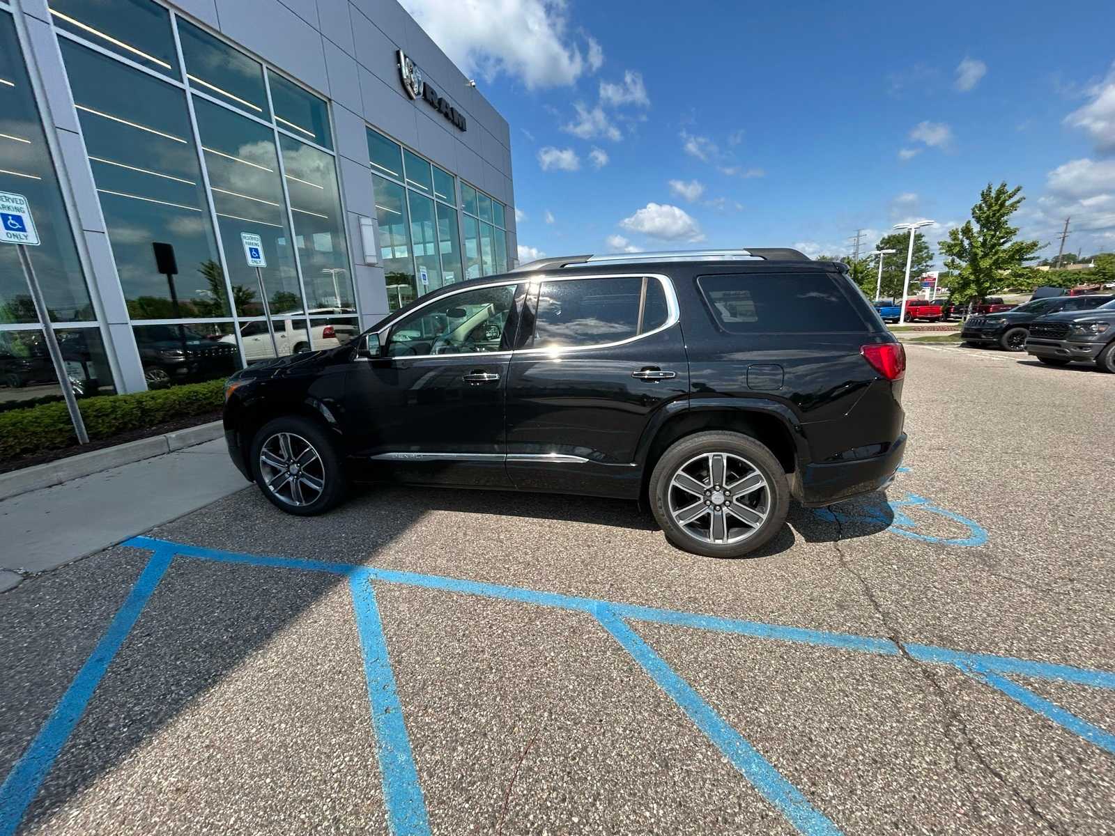 Thumbnail: 2019 GMC Acadia - 28