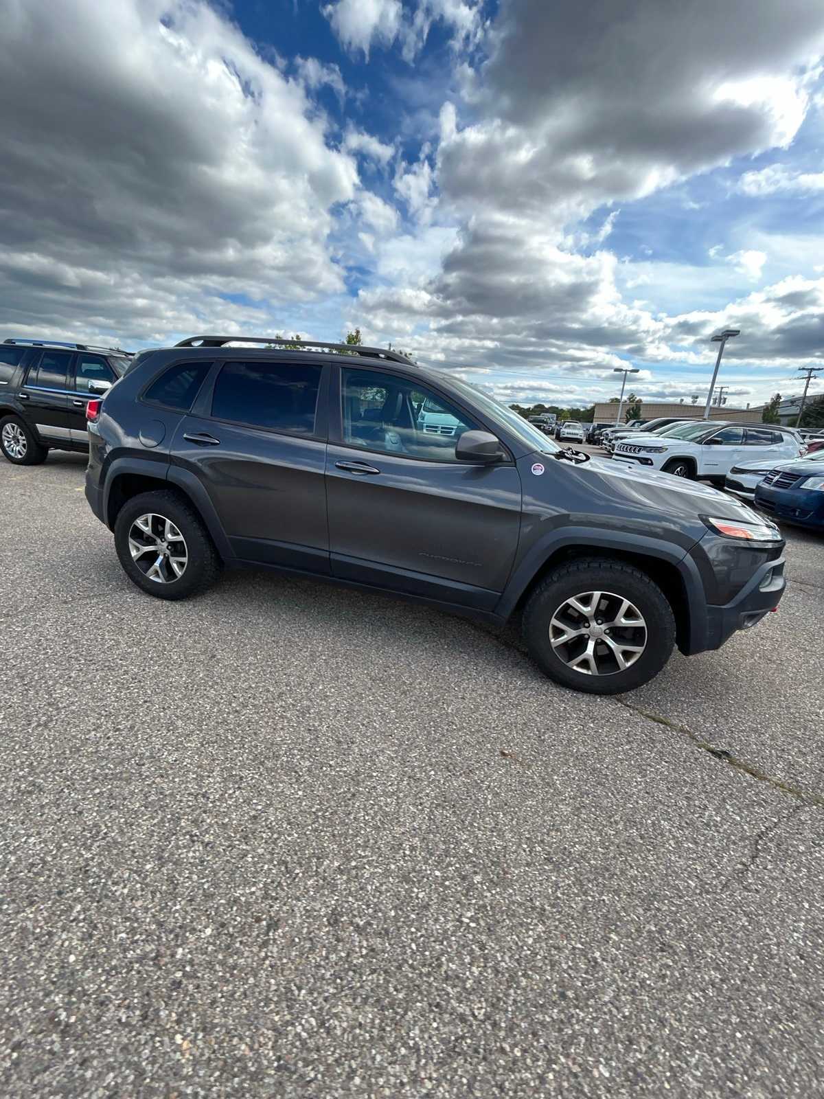 Thumbnail: 2015 Jeep Cherokee - 8