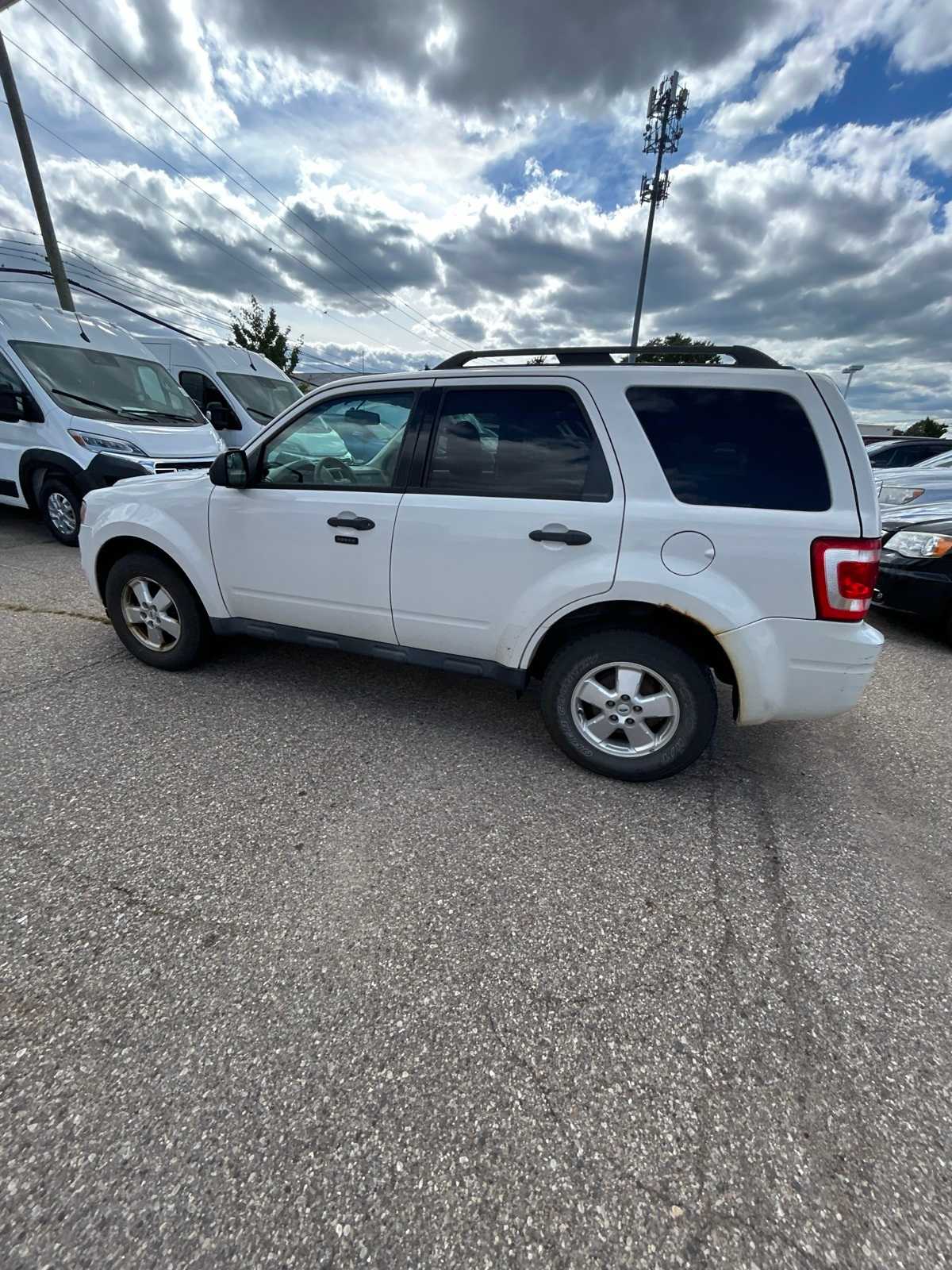 Thumbnail: 2011 Ford Escape - 28