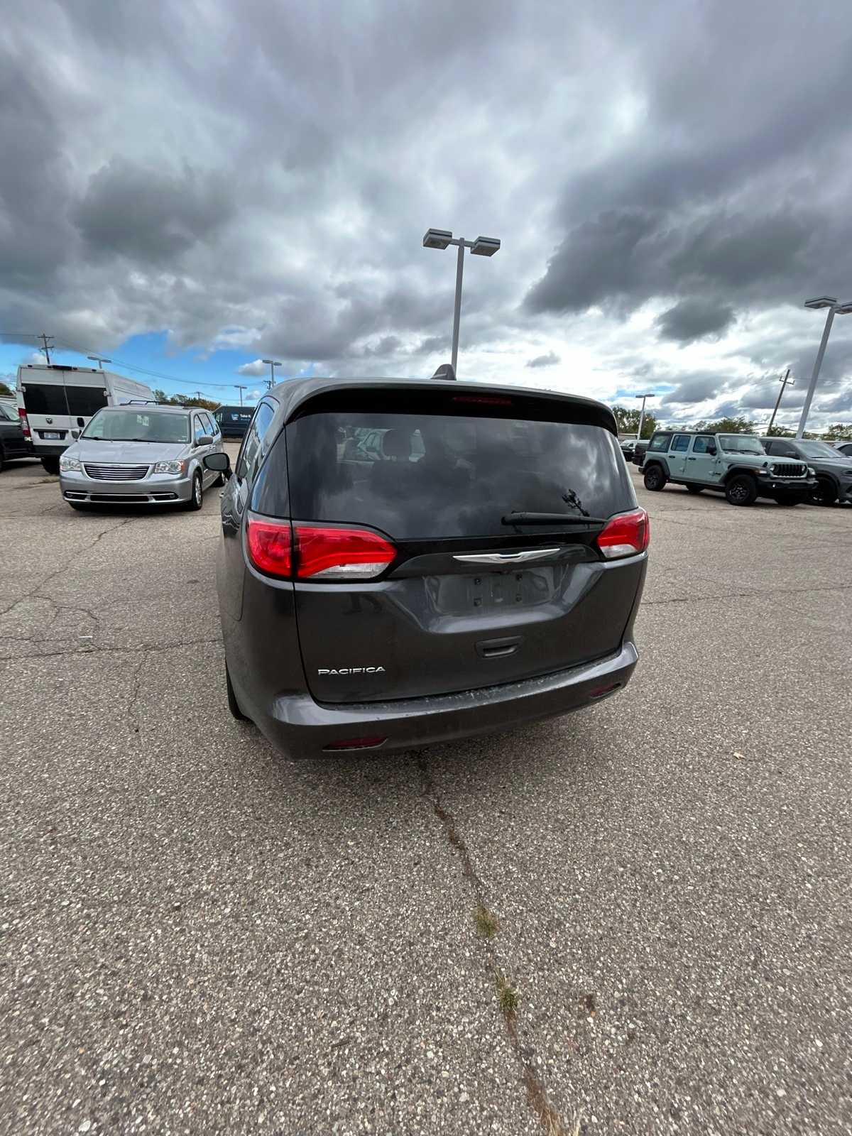 Thumbnail: 2017 Chrysler Pacifica - 21