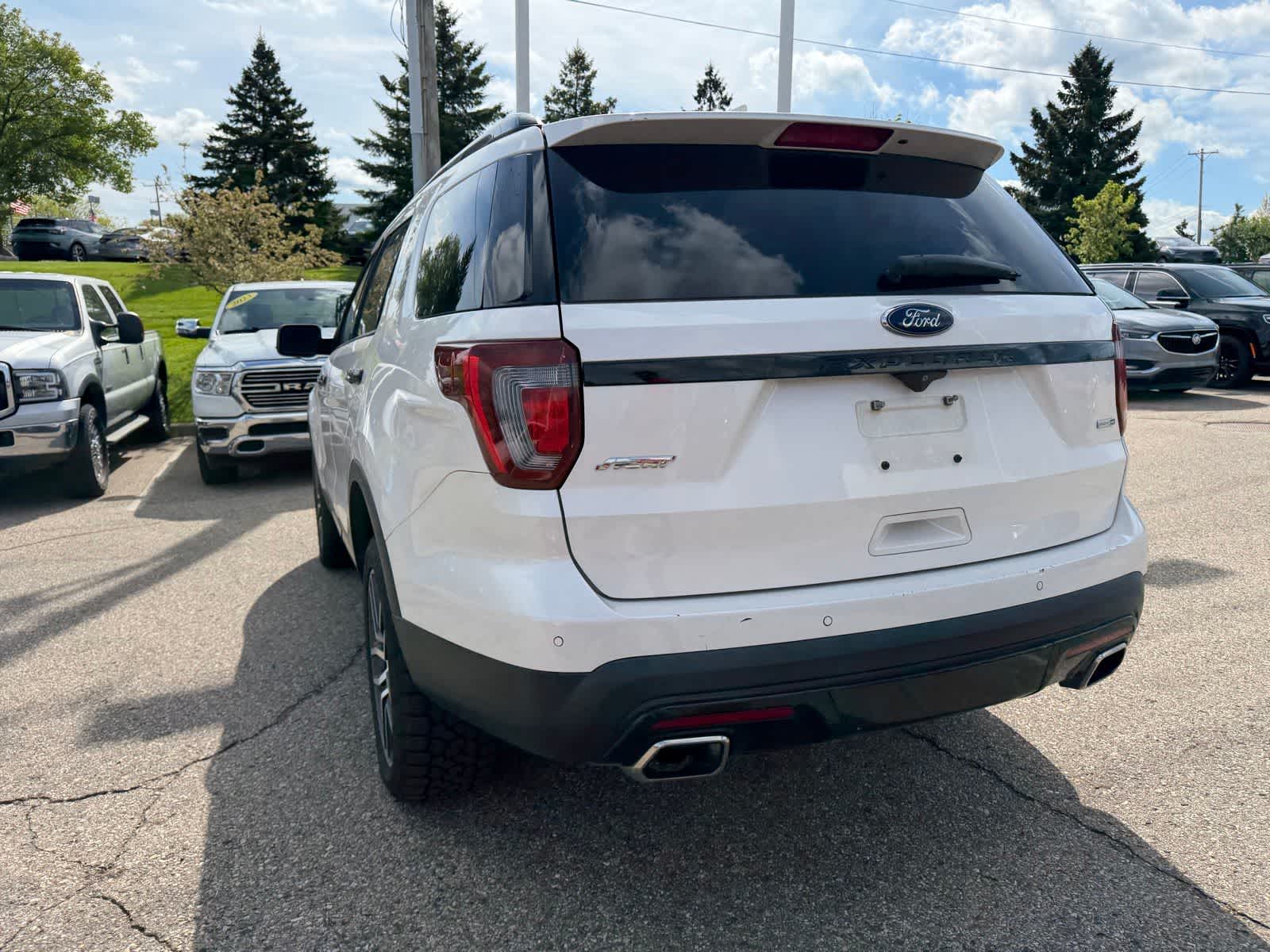 Thumbnail: 2016 Ford Explorer - 25
