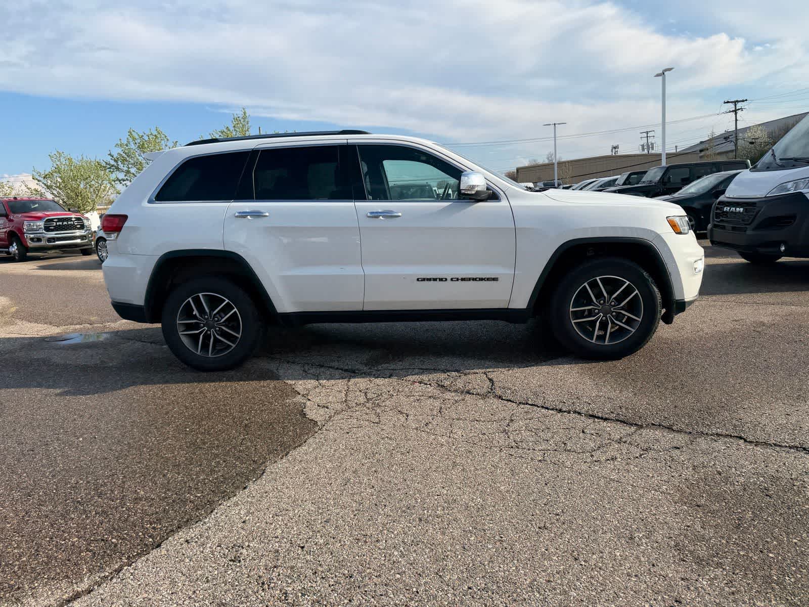 Thumbnail: 2021 Jeep Grand Cherokee - 16