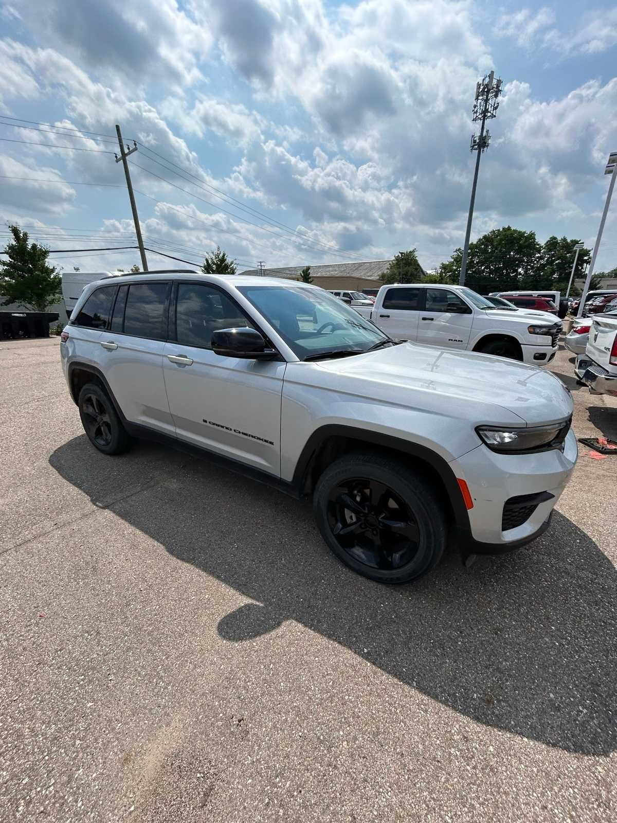 Thumbnail: 2023 Jeep Grand Cherokee - 7