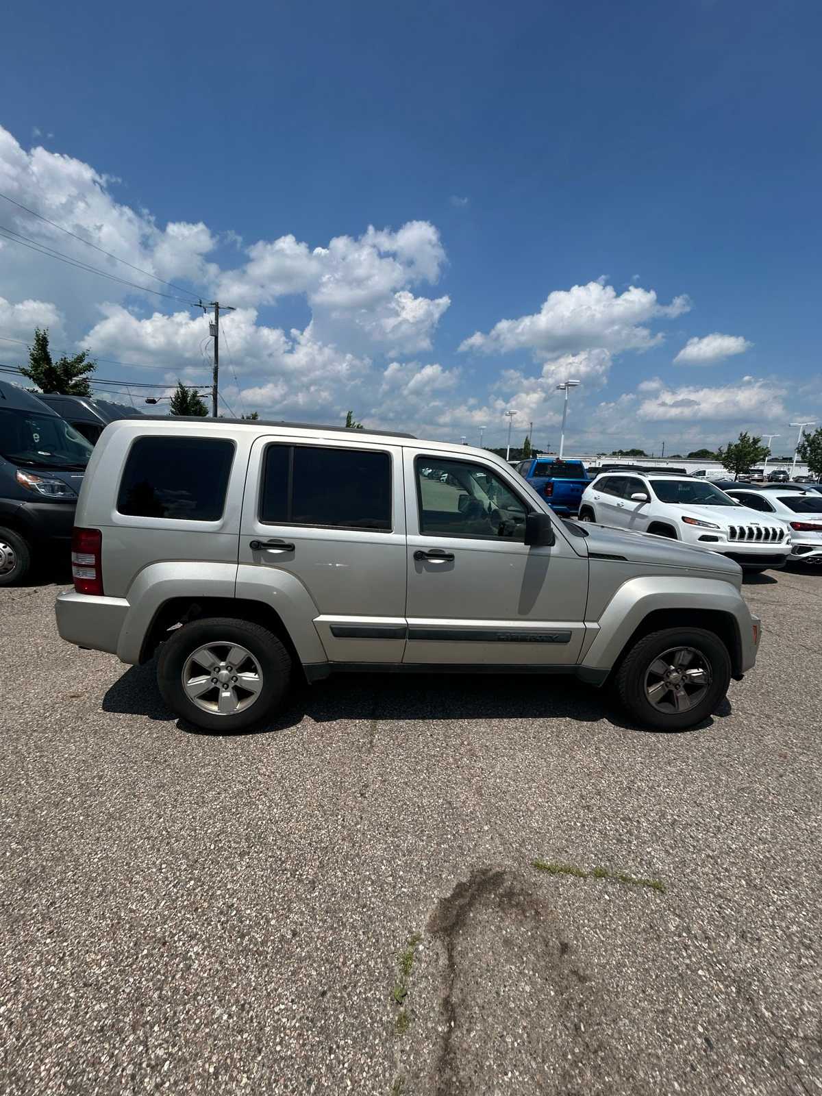 Thumbnail: 2009 Jeep Liberty - 14