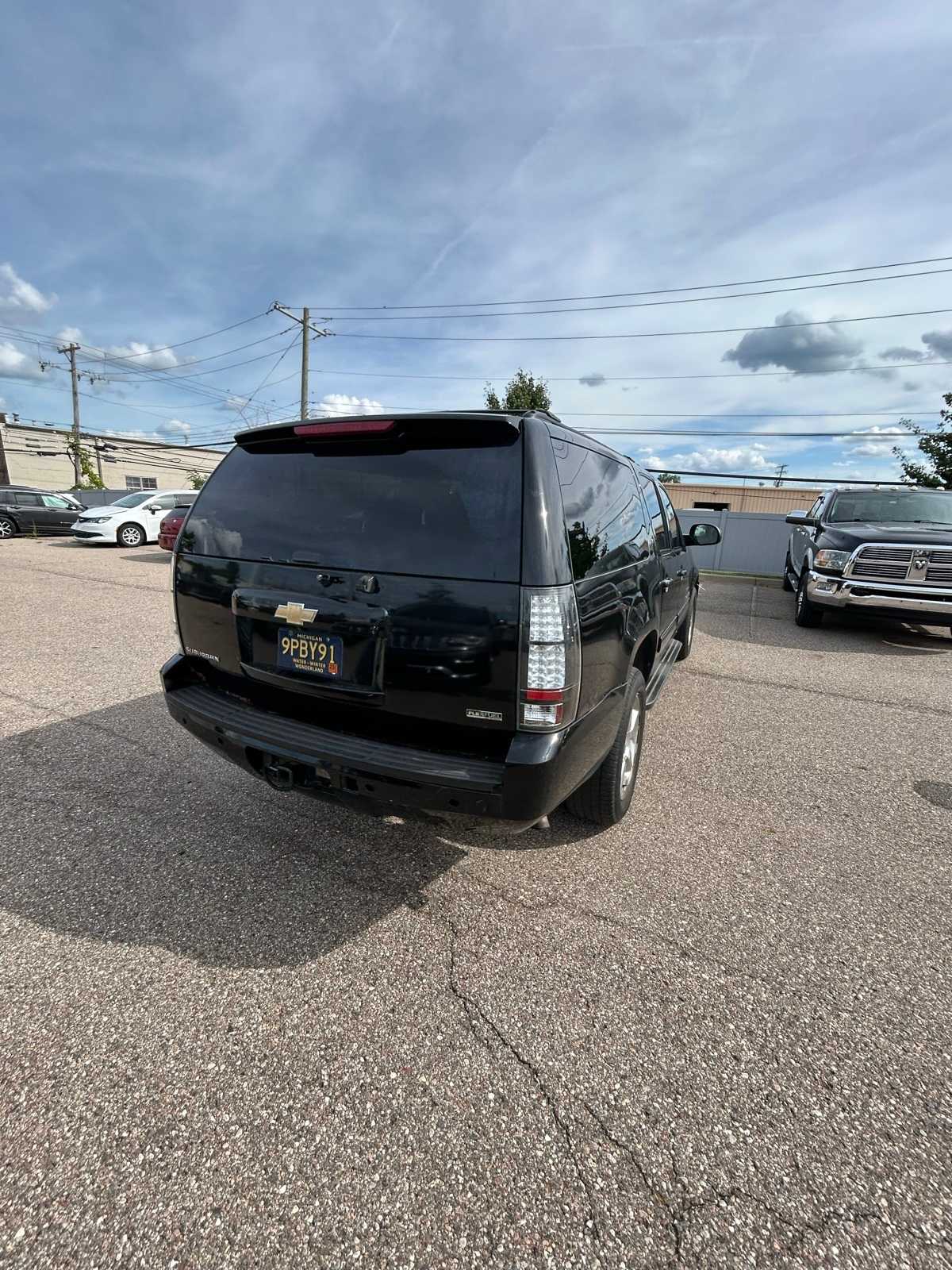 Thumbnail: 2011 Chevrolet Suburban - 18