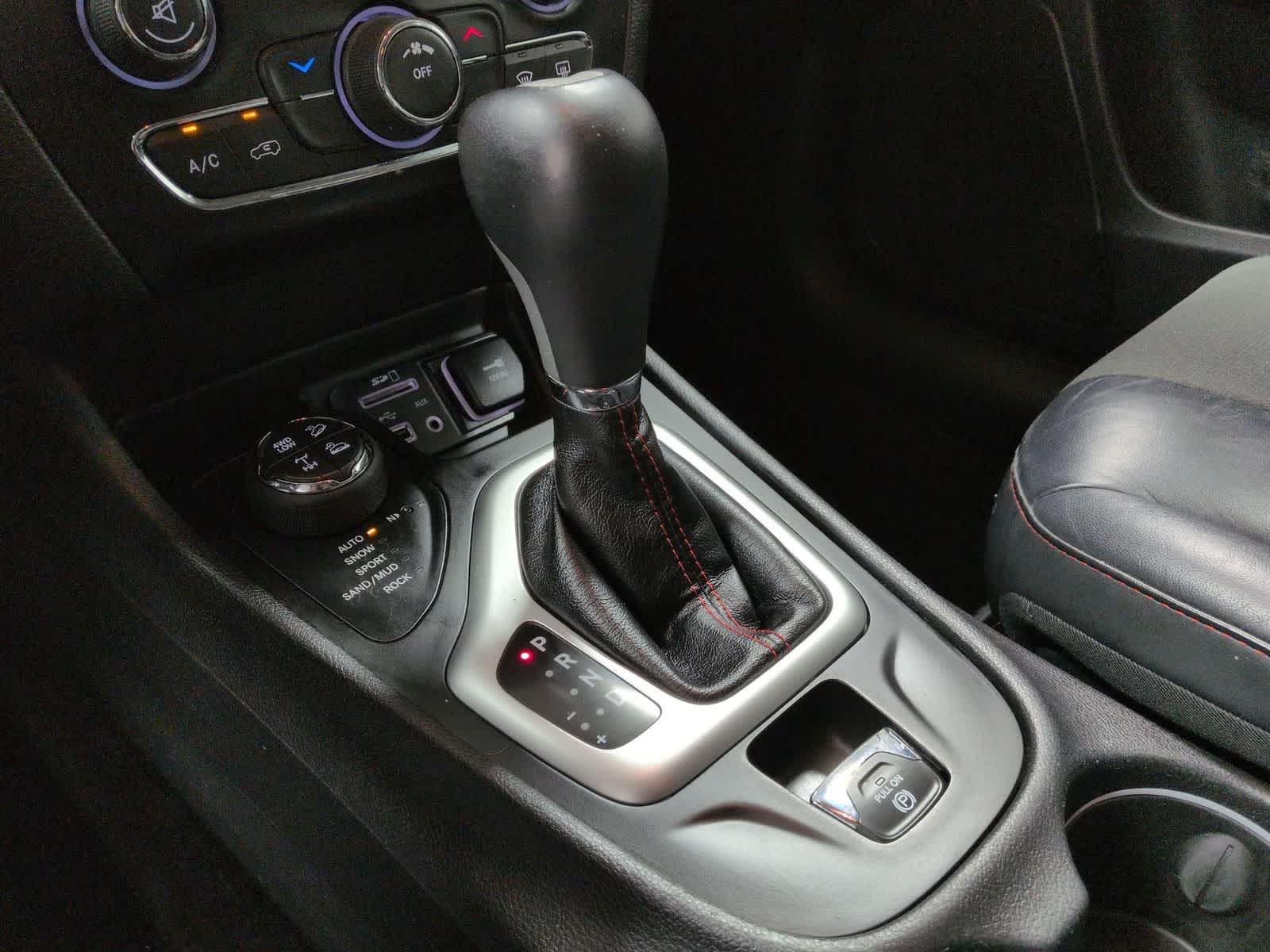 Thumbnail: 2017 Jeep Cherokee - 31