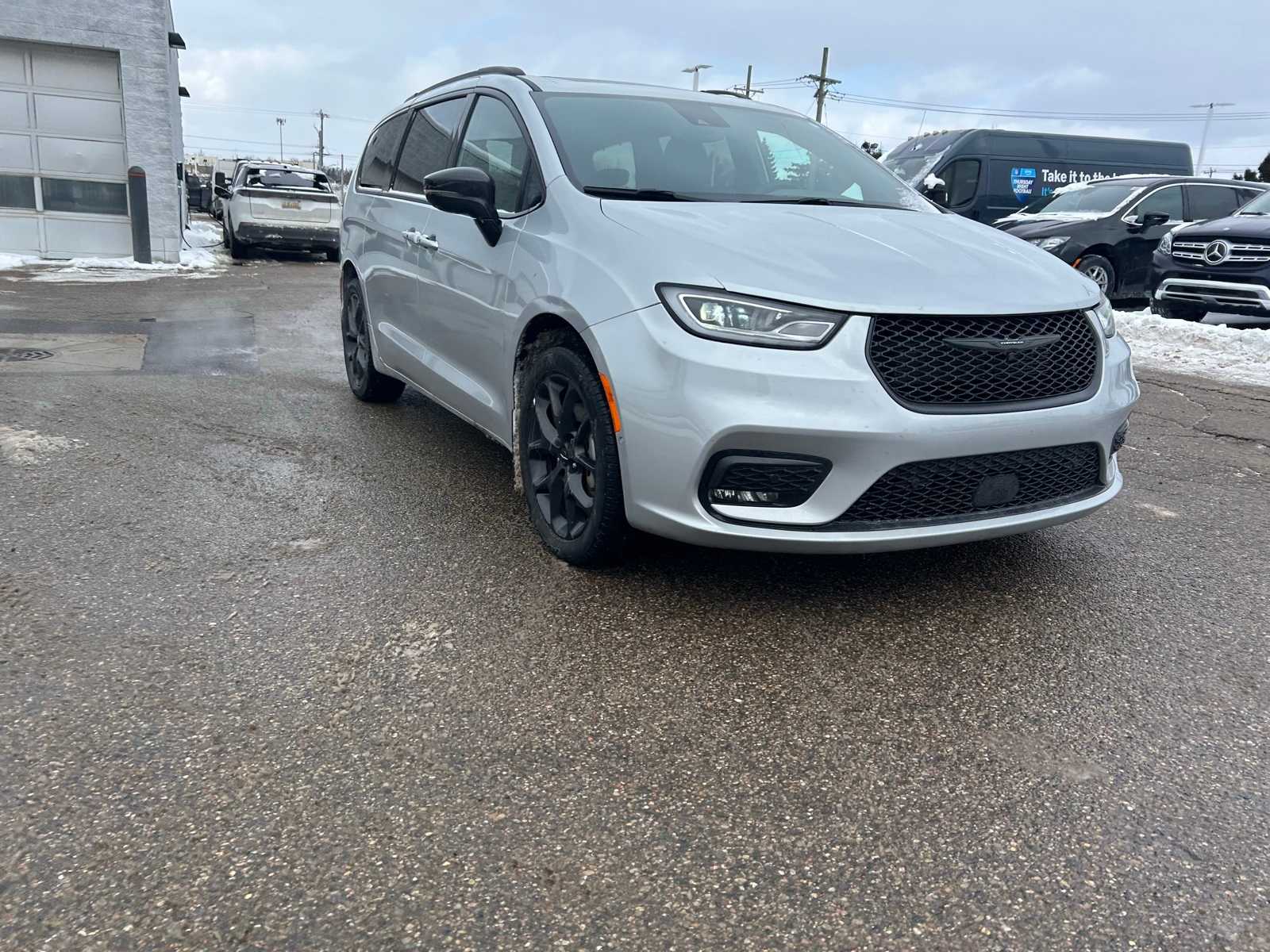 Thumbnail: 2023 Chrysler Pacifica - 6