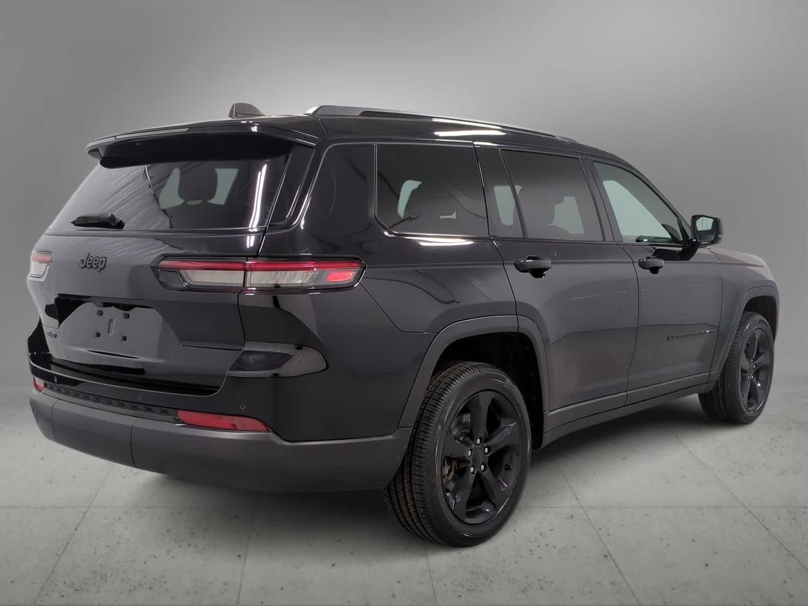 Thumbnail: 2023 Jeep Grand Cherokee L - 8