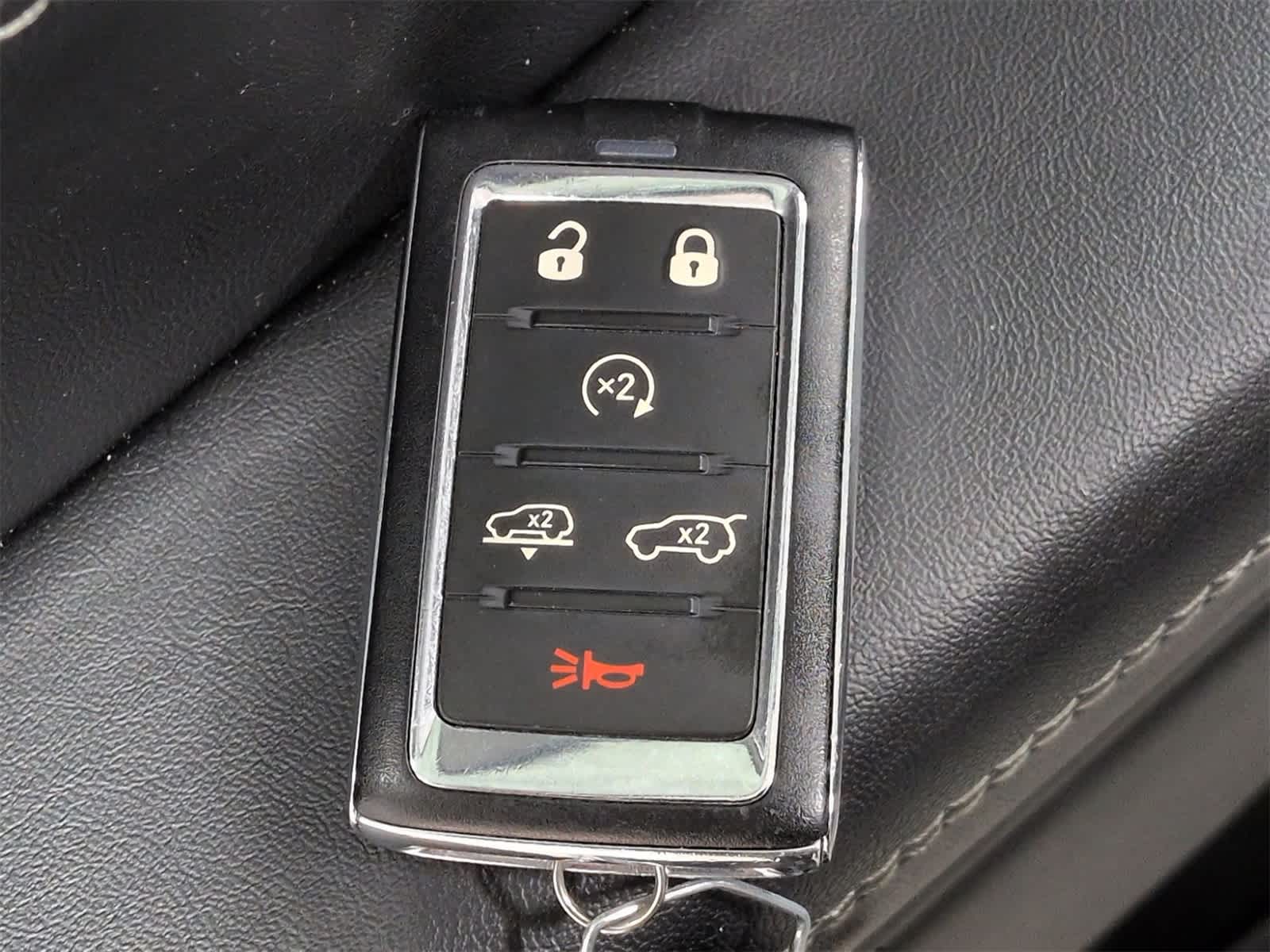 Thumbnail: 2022 Jeep Wagoneer - 38