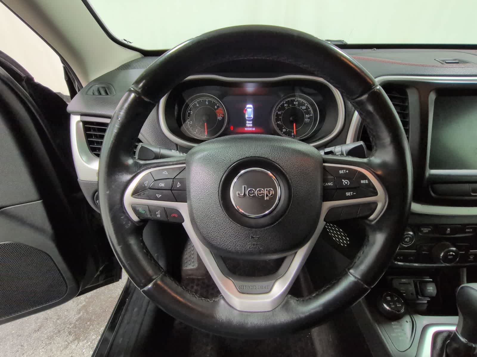 Thumbnail: 2017 Jeep Cherokee - 23