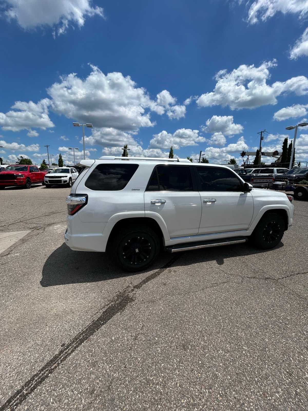 Thumbnail: 2014 Toyota 4Runner - 17