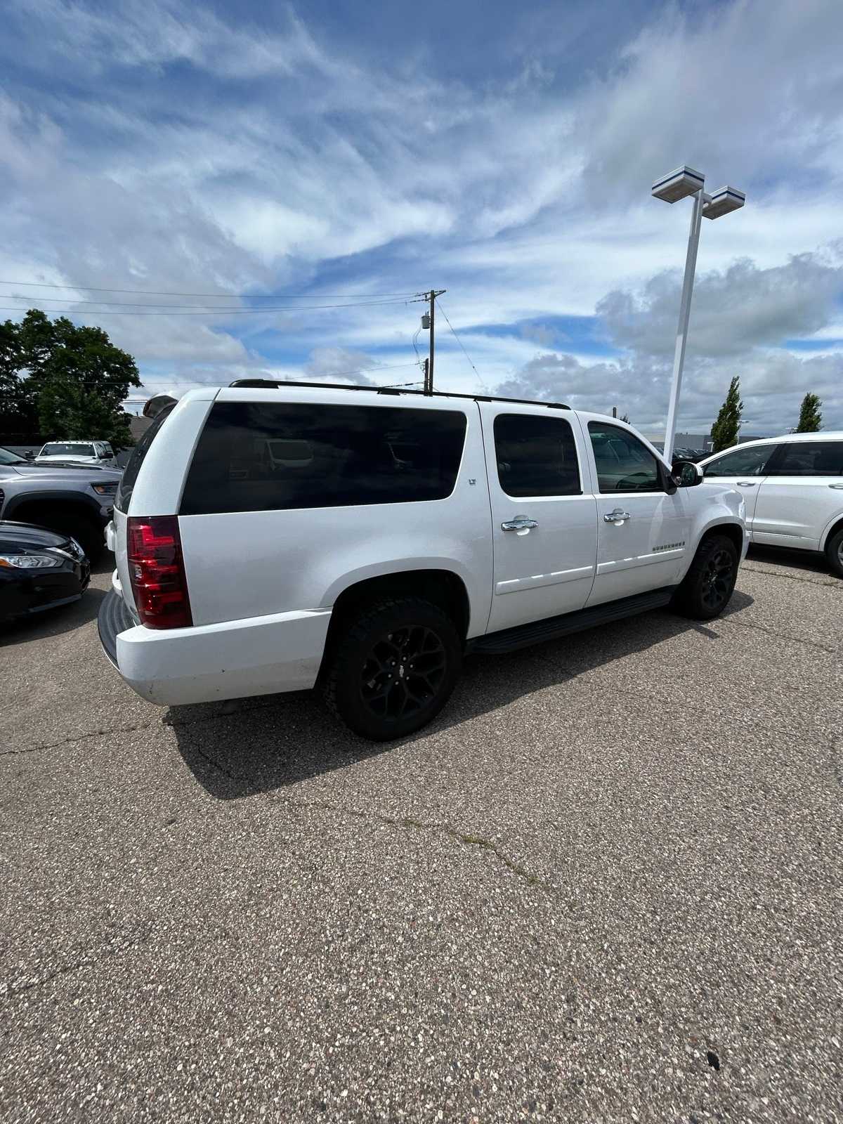 Thumbnail: 2008 Chevrolet Suburban - 15