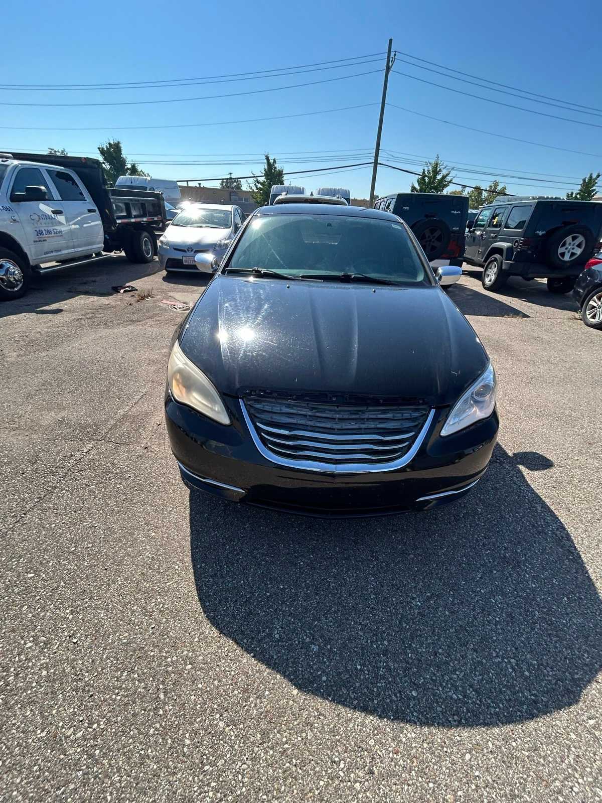 Thumbnail: 2013 Chrysler 200 - 3