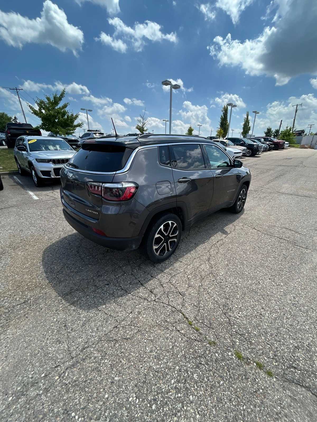 Thumbnail: 2022 Jeep Compass - 17