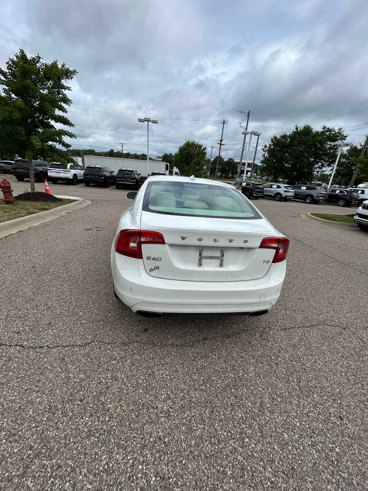 Thumbnail: 2015 Volvo S60 - 23