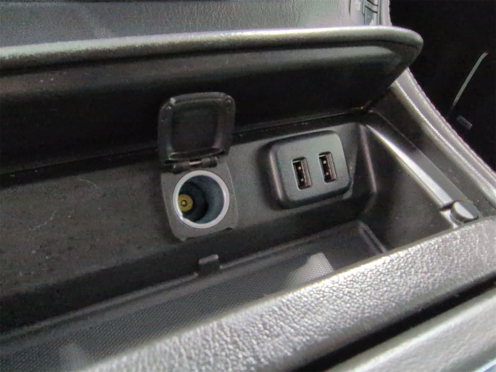 Thumbnail: 2016 Chevrolet Tahoe - 32