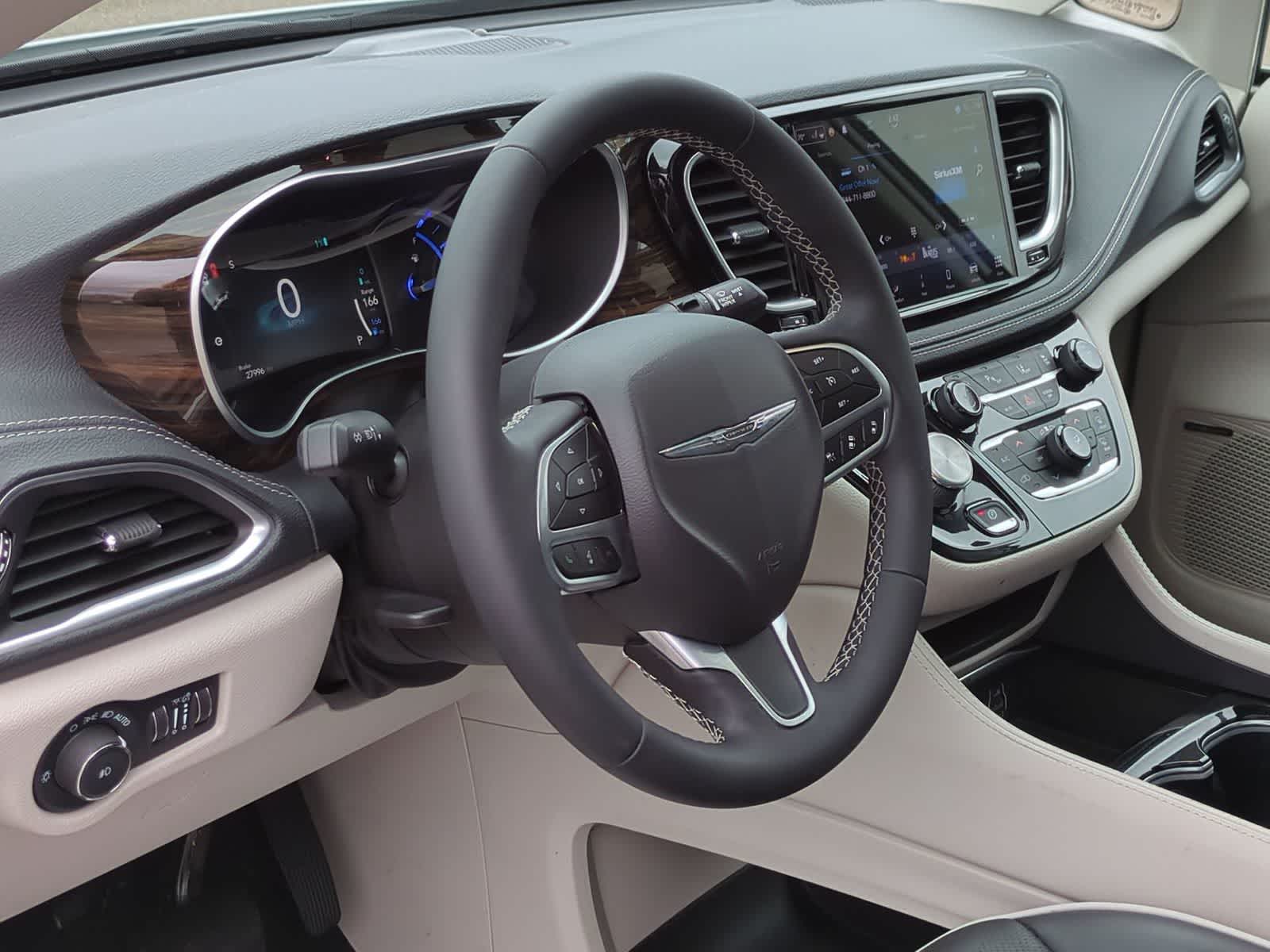 Thumbnail: 2022 Chrysler Pacifica - 10