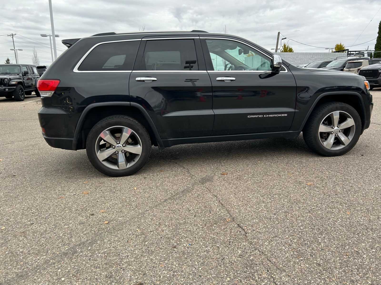 Thumbnail: 2015 Jeep Grand Cherokee - 15