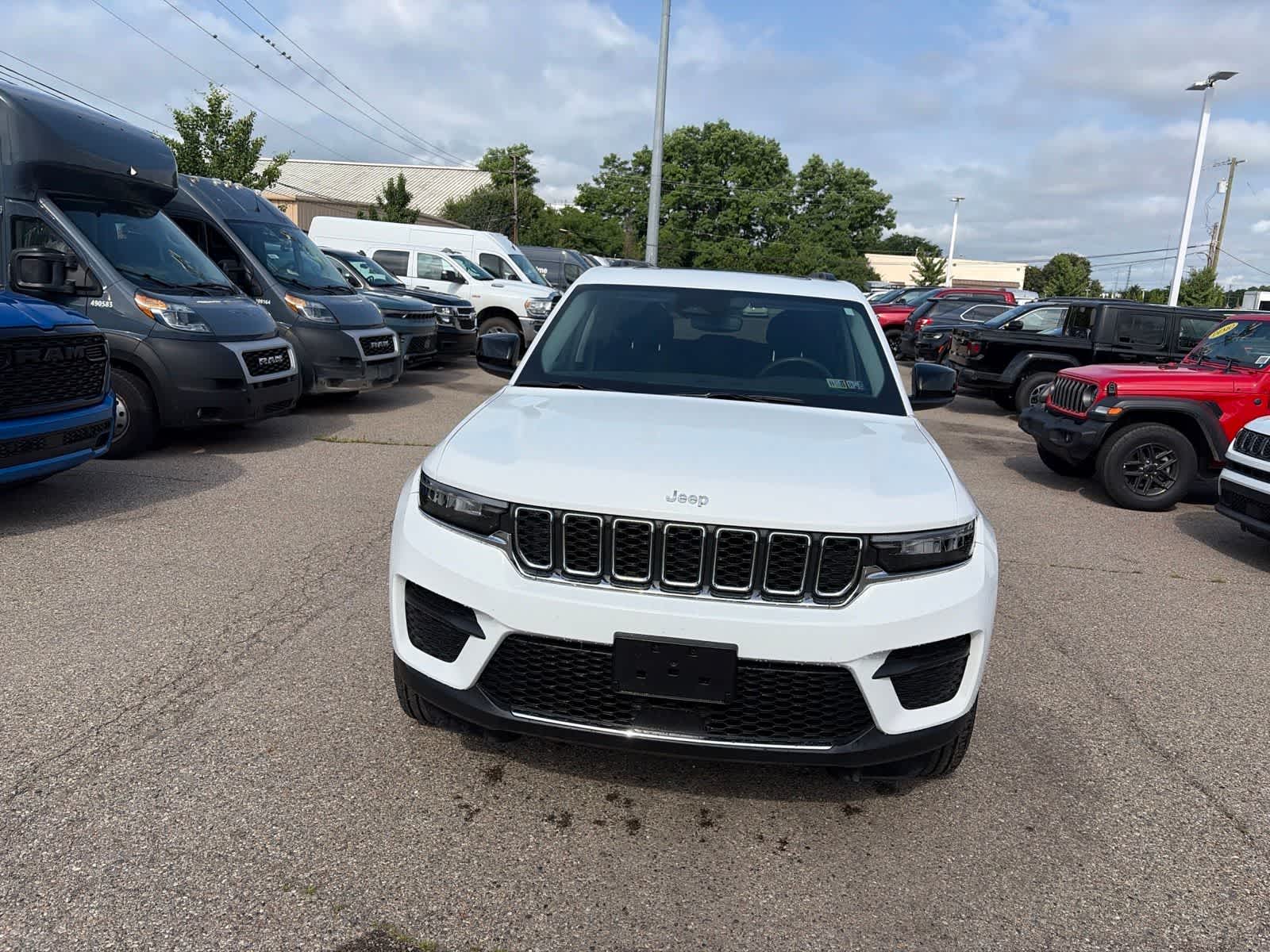 Thumbnail: 2023 Jeep Grand Cherokee - 4