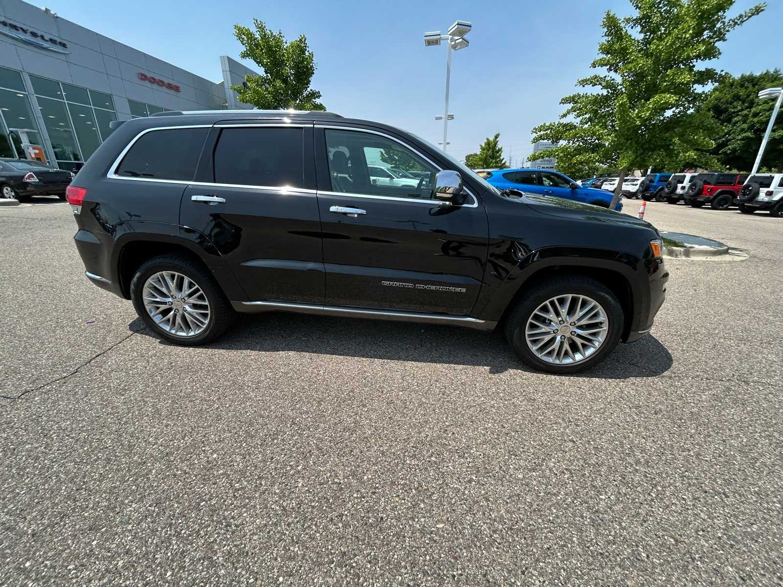 Thumbnail: 2017 Jeep Grand Cherokee - 10