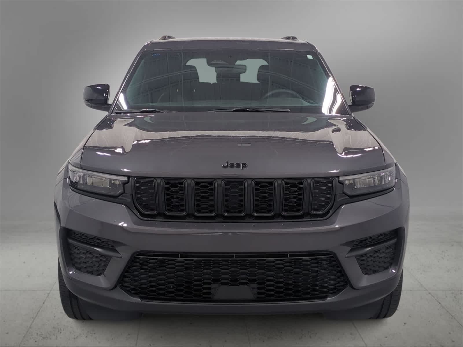 2023 Jeep Grand Cherokee Altitude photo 3