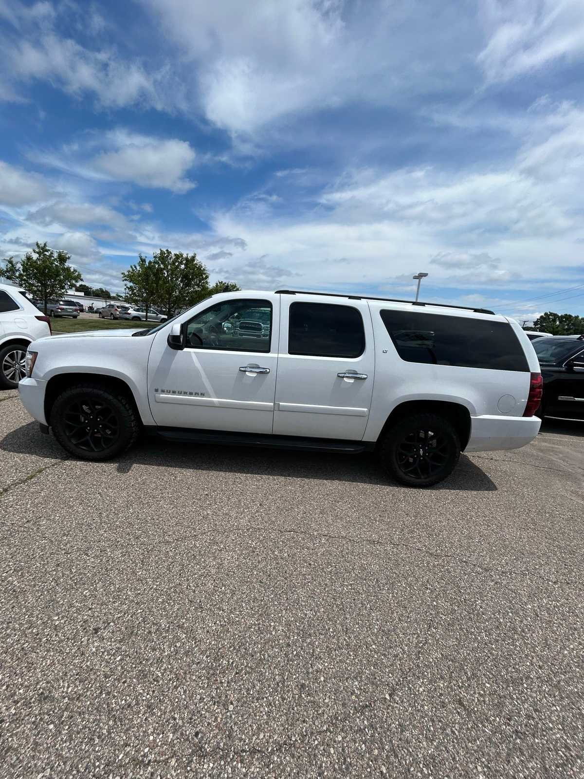 Thumbnail: 2008 Chevrolet Suburban - 31